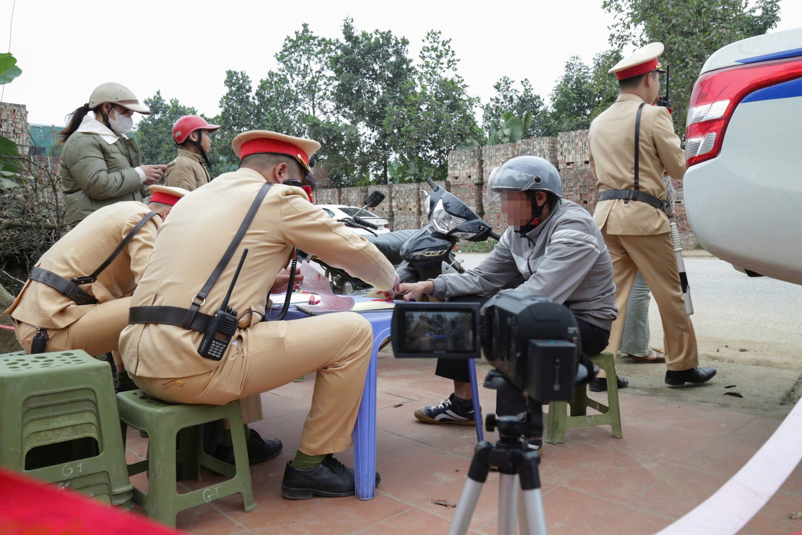 CSGT L&agrave;o Cai d&ugrave;ng flycam ph&aacute;t hiện vi phạm nồng độ cồn- Ảnh 2.