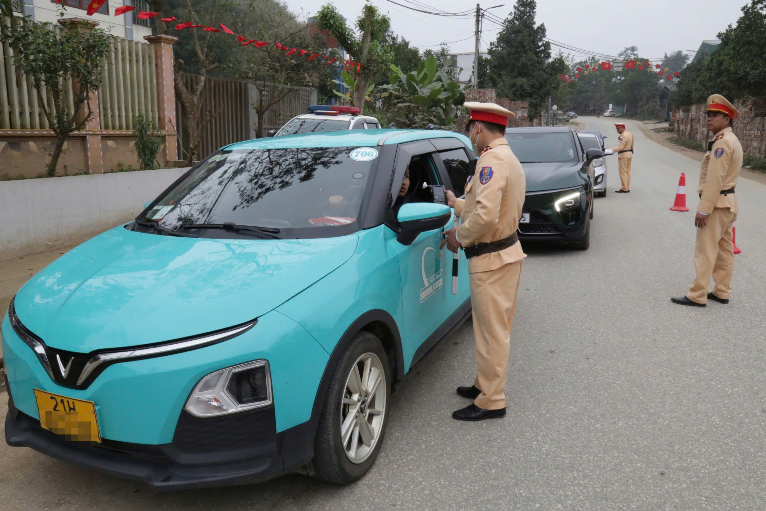 CSGT L&agrave;o Cai d&ugrave;ng flycam ph&aacute;t hiện vi phạm nồng độ cồn- Ảnh 7.