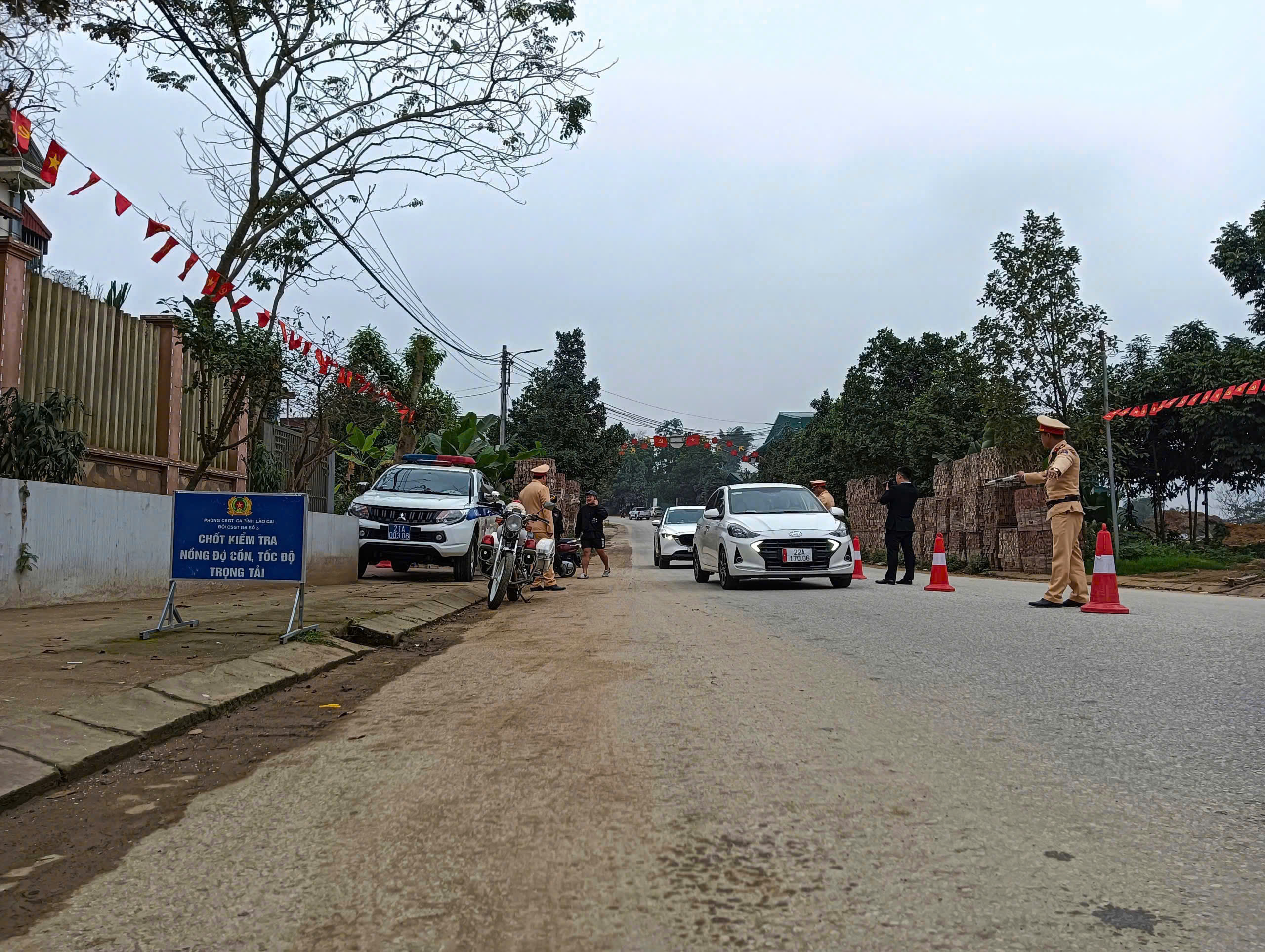 CSGT L&agrave;o Cai d&ugrave;ng flycam ph&aacute;t hiện vi phạm nồng độ cồn- Ảnh 8.