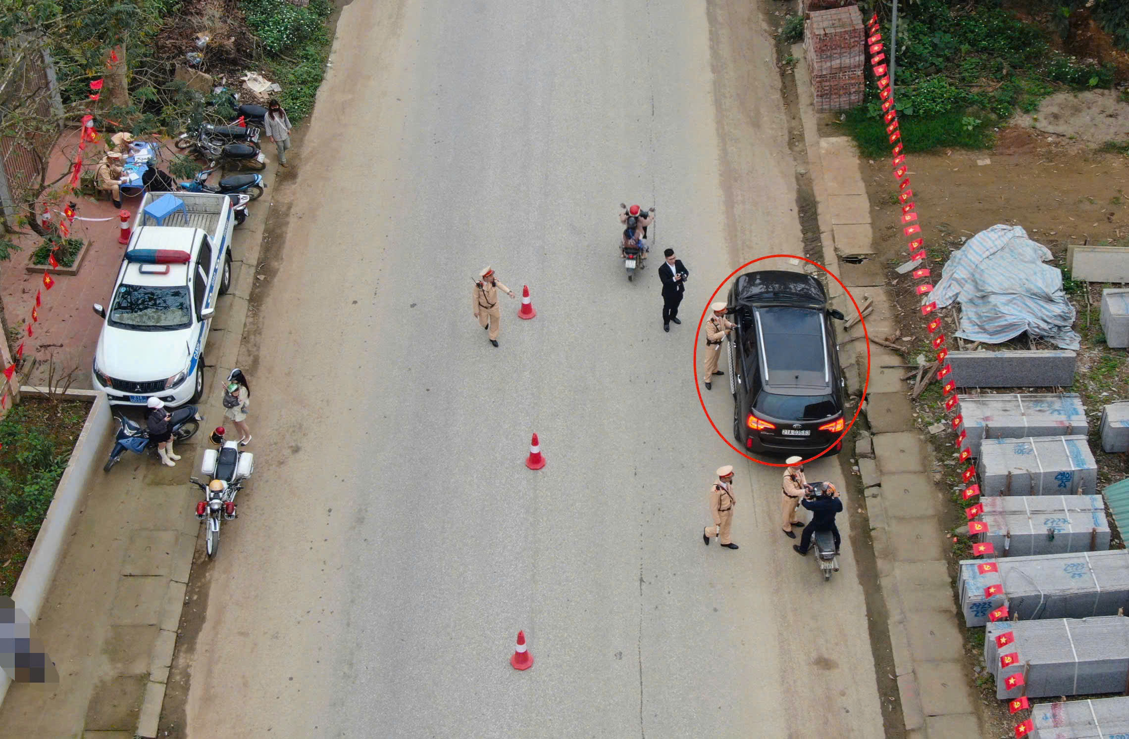 CSGT L&agrave;o Cai d&ugrave;ng flycam ph&aacute;t hiện vi phạm nồng độ cồn- Ảnh 4.