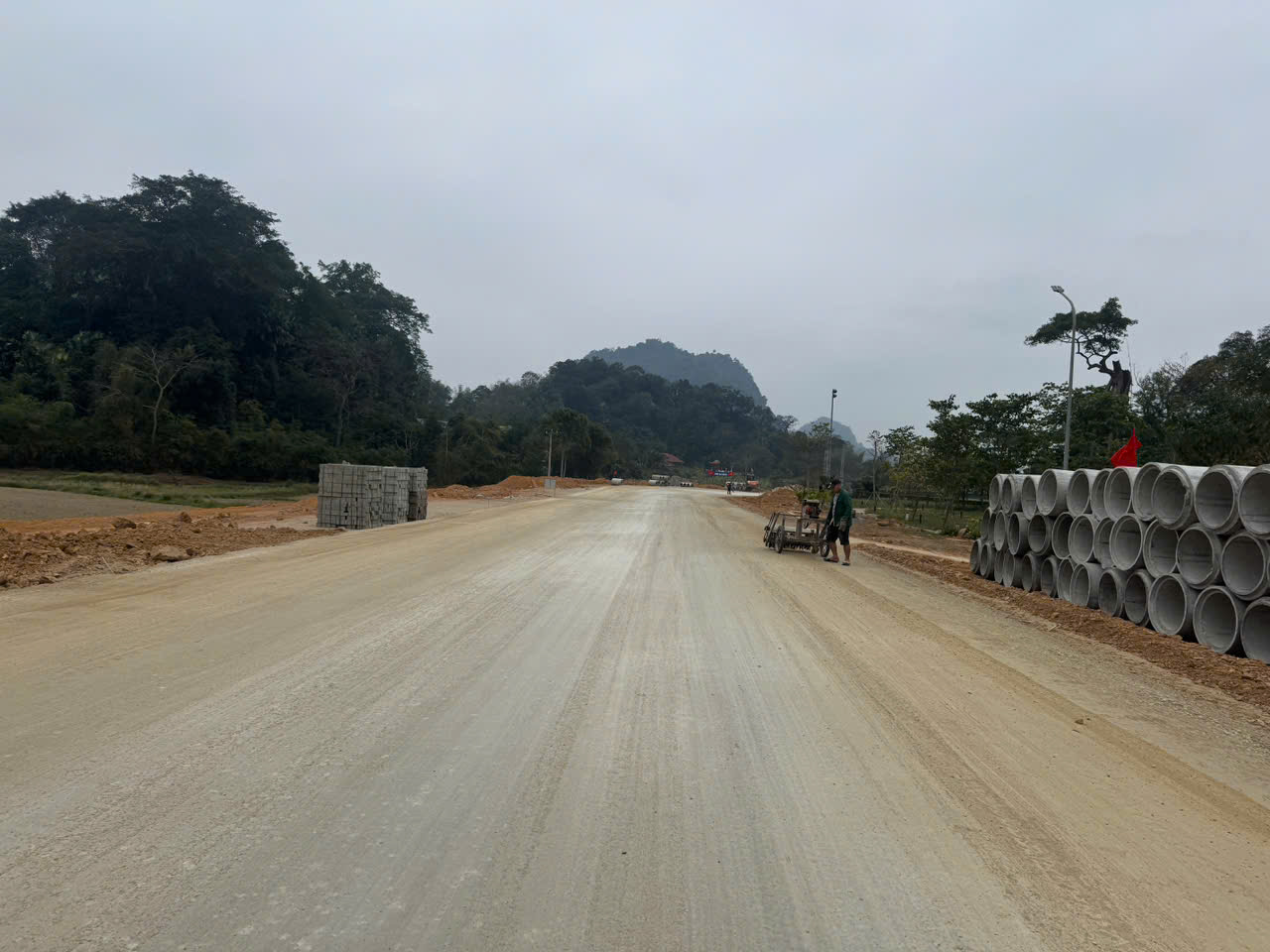 Đ&oacute;n Tết tr&ecirc;n c&ocirc;ng trường, Đường c&aacute;ch mạng T&acirc;n Tr&agrave;o - Trung Y&ecirc;n đẩy nhanh tiến độ- Ảnh 1.