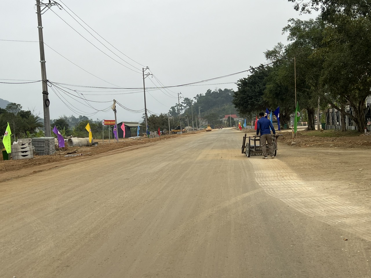 Đ&oacute;n Tết tr&ecirc;n c&ocirc;ng trường, Đường c&aacute;ch mạng T&acirc;n Tr&agrave;o - Trung Y&ecirc;n đẩy nhanh tiến độ- Ảnh 3.