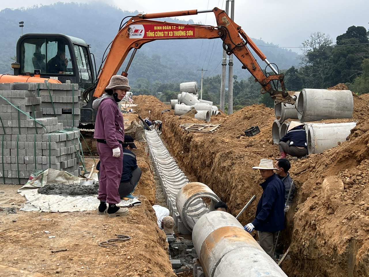 Đ&oacute;n Tết tr&ecirc;n c&ocirc;ng trường, Đường c&aacute;ch mạng T&acirc;n Tr&agrave;o - Trung Y&ecirc;n đẩy nhanh tiến độ- Ảnh 6.