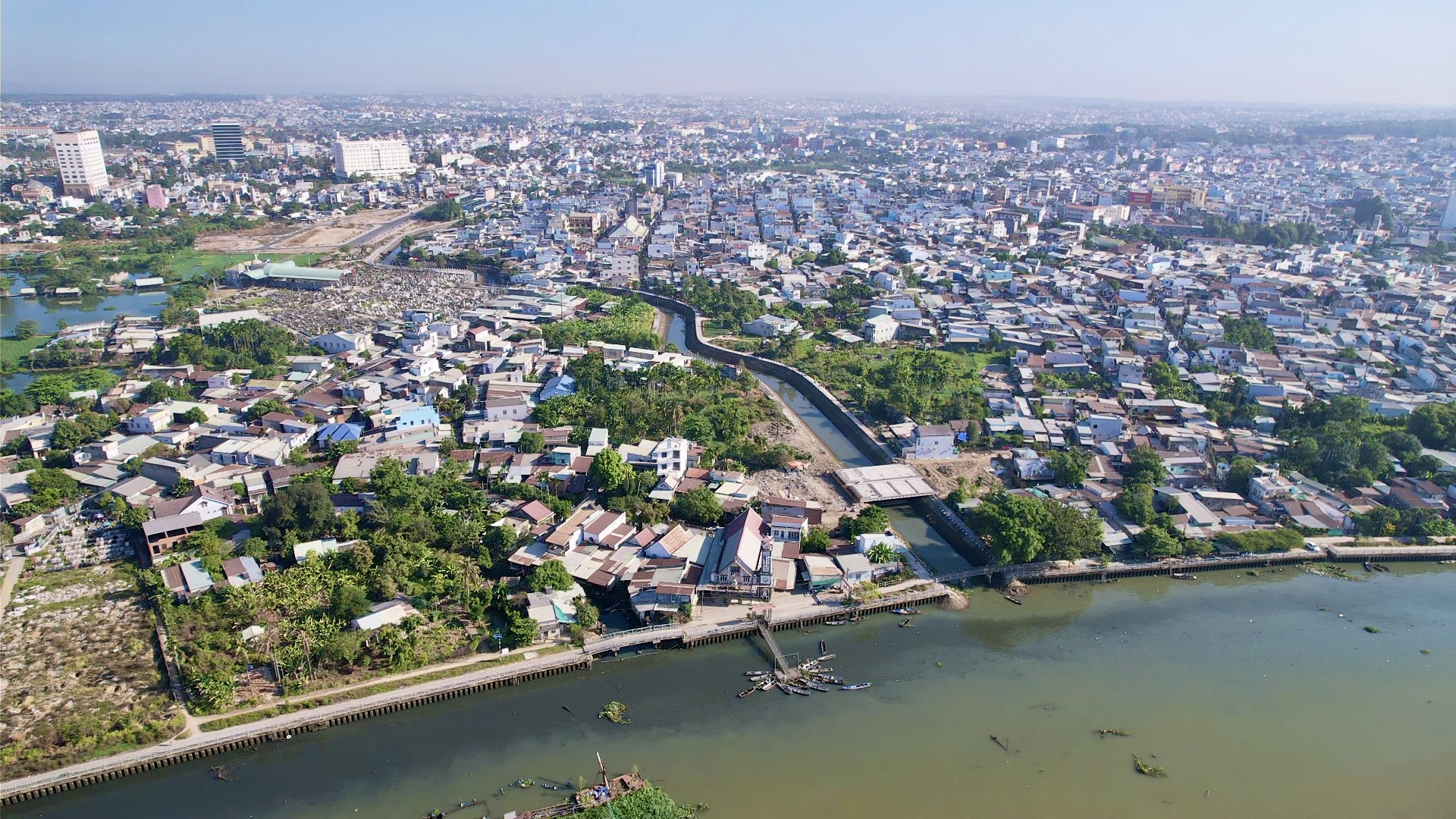 Tuyến ch&iacute;nh đường ven s&ocirc;ng C&aacute;i sẵn s&agrave;ng cho ng&agrave;y khởi c&ocirc;ng, mở trục cảnh quan đ&ocirc; thị mới- Ảnh 2.