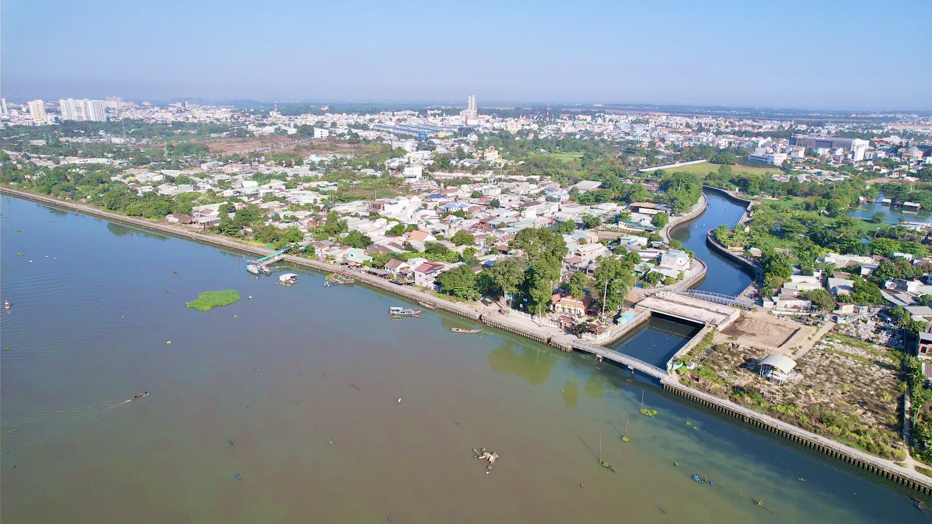 Tuyến ch&iacute;nh đường ven s&ocirc;ng C&aacute;i sẵn s&agrave;ng cho ng&agrave;y khởi c&ocirc;ng, mở trục cảnh quan đ&ocirc; thị mới- Ảnh 1.