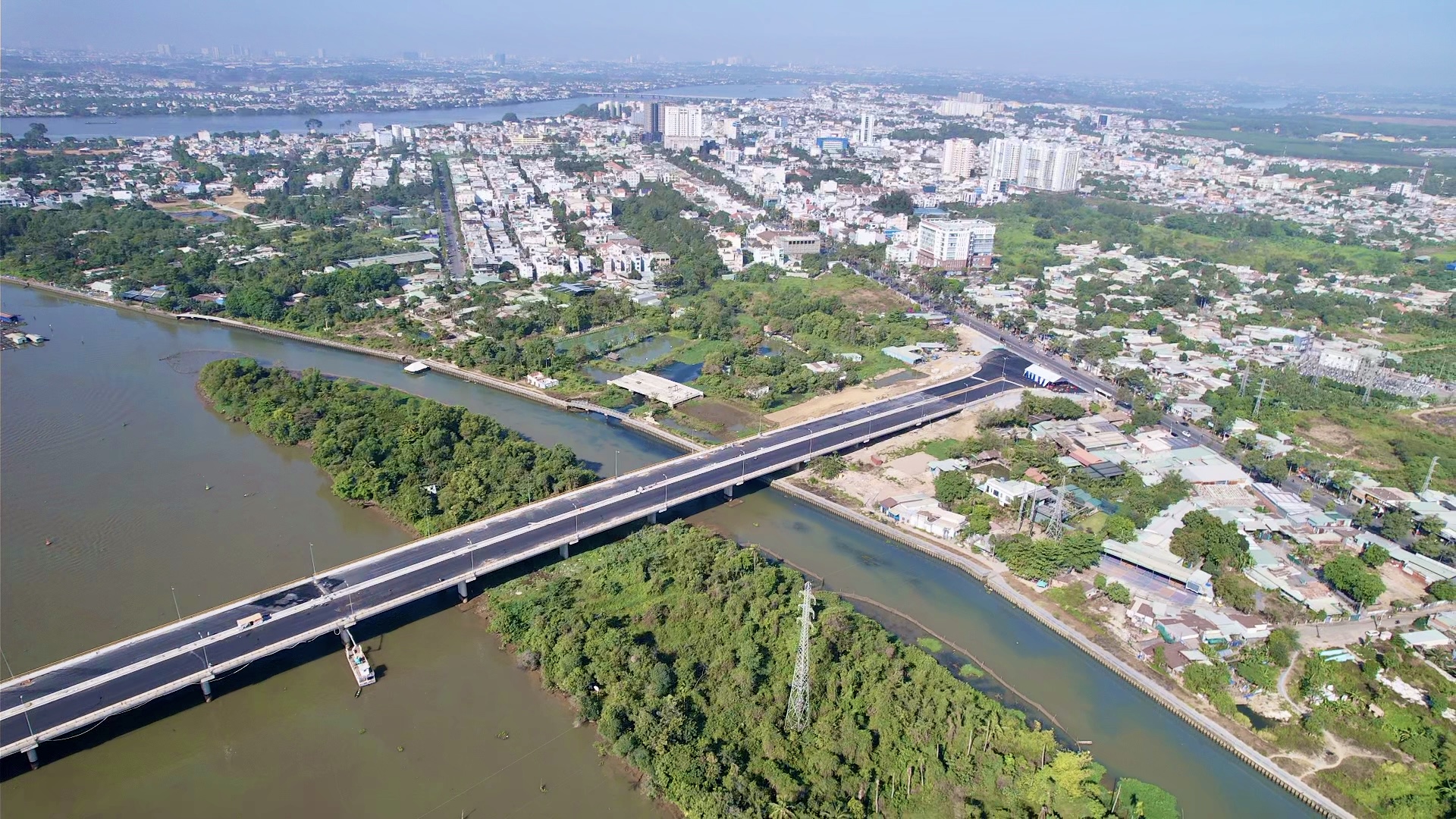 Cầu Thống Nhất khoác áo mới, sẵn sàng thông xe kỹ thuật- Ảnh 7. Cầu Thống Nhất khoác áo mới, sẵn sàng thông xe kỹ thuật- Ảnh 7.