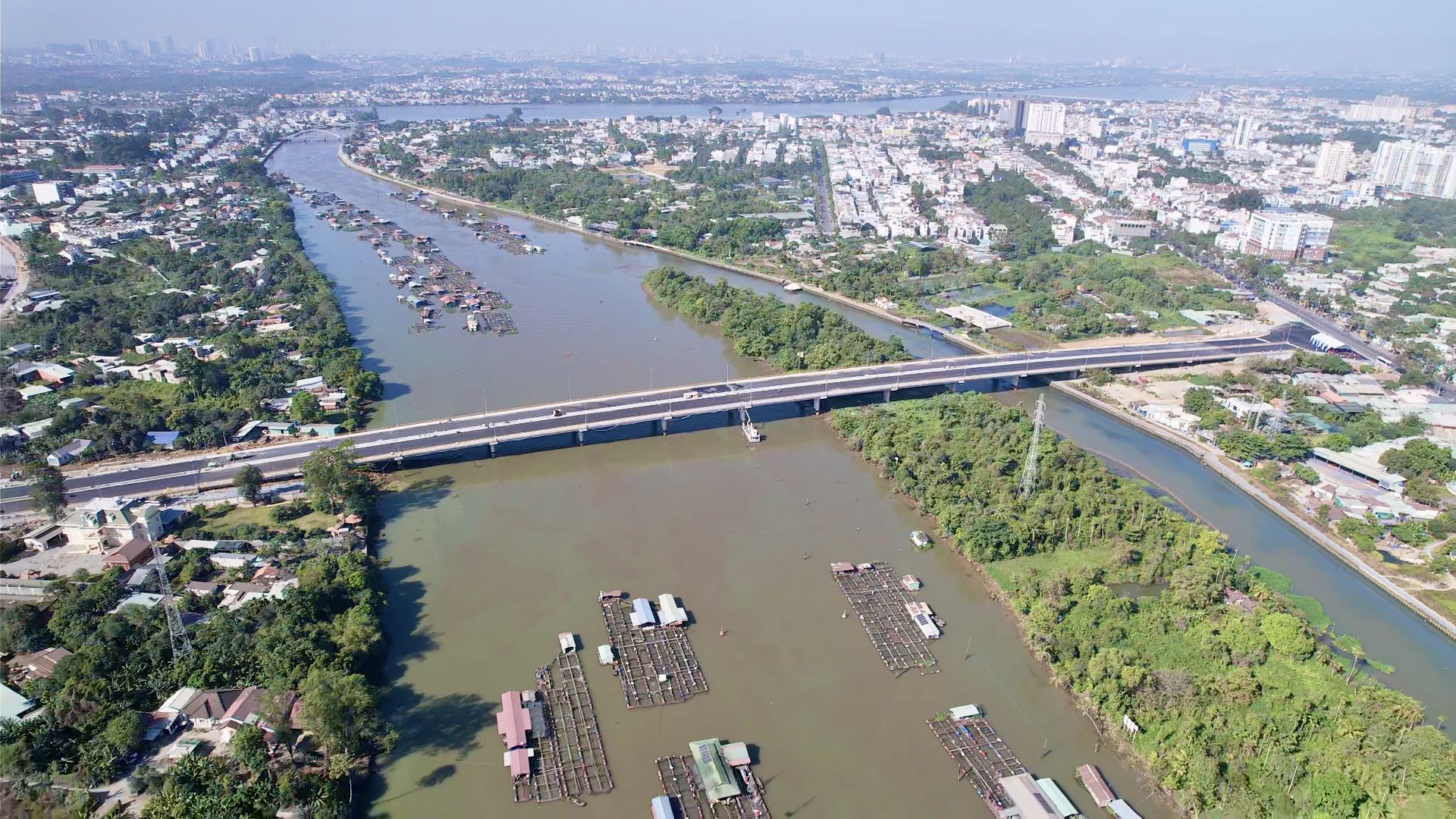 Cầu Thống Nhất khoác áo mới, sẵn sàng thông xe kỹ thuật- Ảnh 1. Cầu Thống Nhất khoác áo mới, sẵn sàng thông xe kỹ thuật- Ảnh 1.