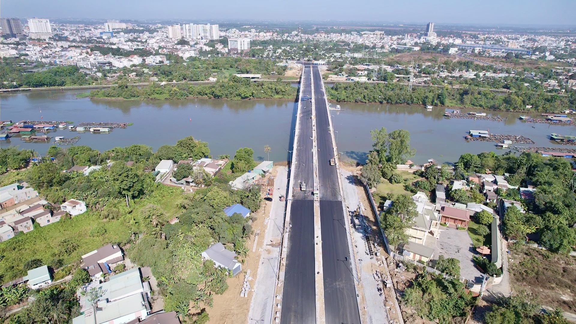 Cầu Thống Nhất khoác áo mới, sẵn sàng thông xe kỹ thuật- Ảnh 3. Cầu Thống Nhất khoác áo mới, sẵn sàng thông xe kỹ thuật- Ảnh 3.
