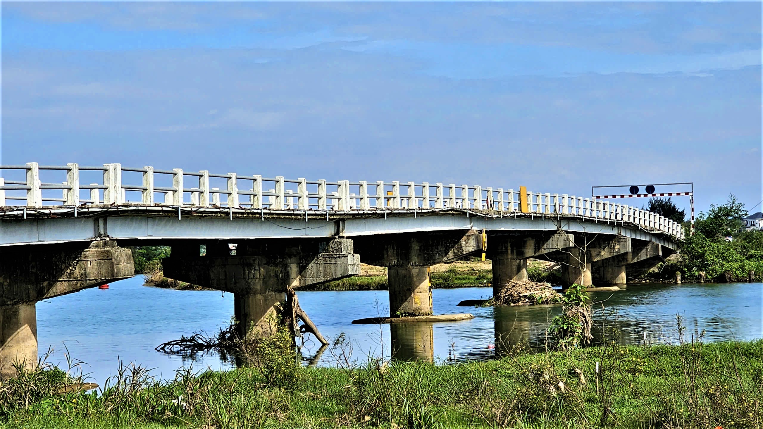 Huế: Cầu tr&ecirc;n tỉnh lộ 4 sụt l&uacute;n mố trụ, xuống cấp nghi&ecirc;m trọng- Ảnh 7.