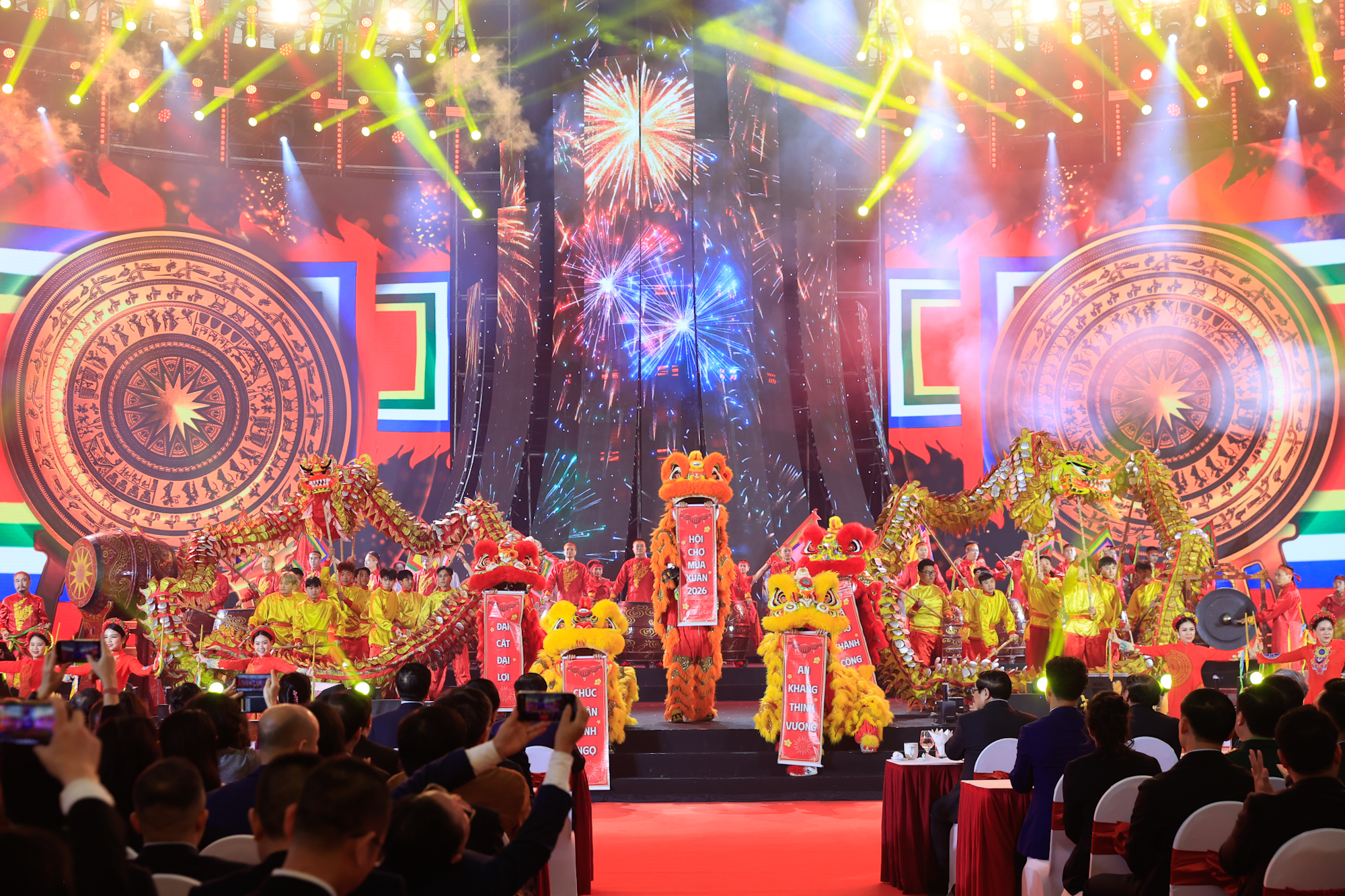 Thủ tướng: Mỗi sản phẩm tại Hội chợ Mùa Xuân lần thứ nhất phải là một "đại sứ" văn hoá- Ảnh 5. Thủ tướng: Mỗi sản phẩm tại Hội chợ Mùa Xuân lần thứ nhất phải là một "đại sứ" văn hoá- Ảnh 5.