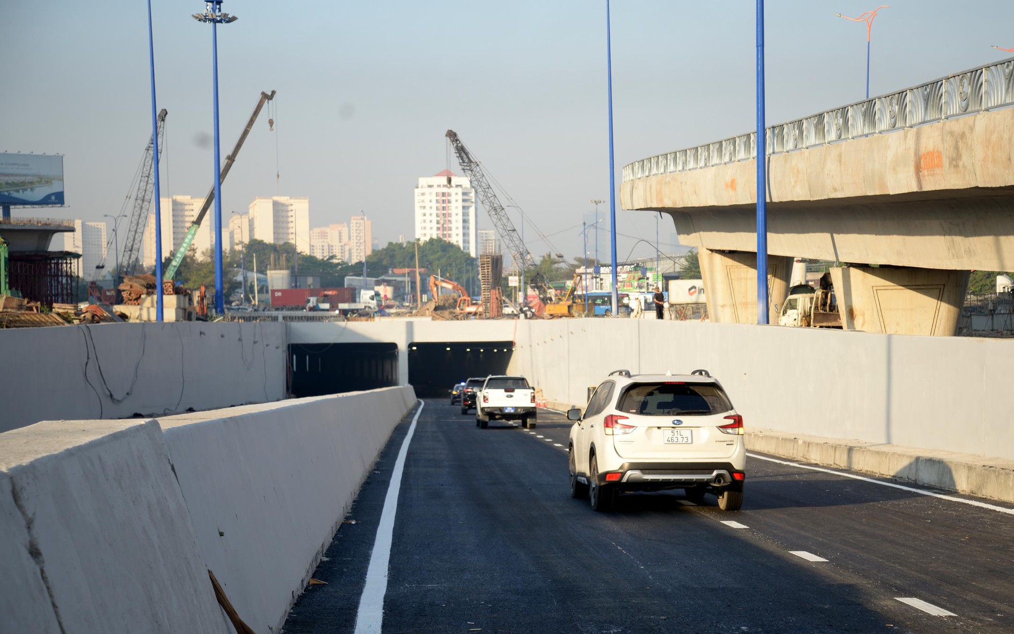 TP.HCM: Nút giao An Phú ùn ứ, người dân mất cả giờ để ra khỏi cửa ngõ- Ảnh 9. TP.HCM: Thông xe hầm chui HC1-02 nút giao An Phú, người dân phấn khởi đón tin vui đầu năm