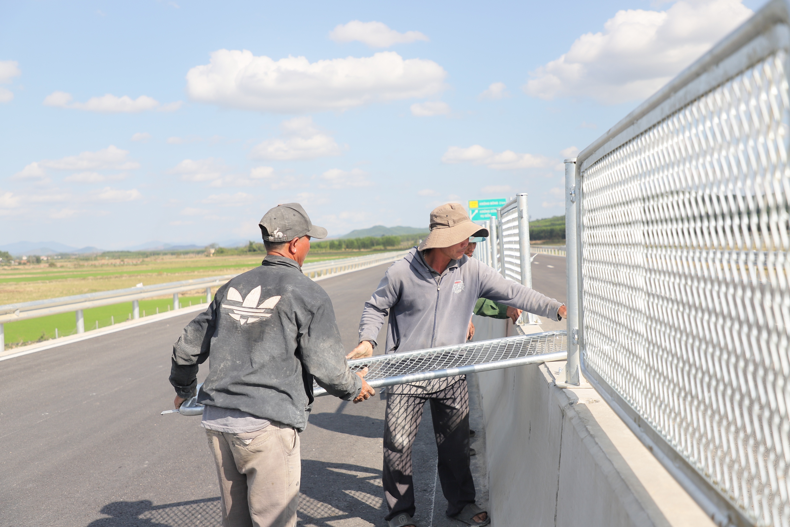 Cao tốc Khánh Hòa - Buôn Ma Thuột kết nối rừng - biển sắp đưa vào khai thác- Ảnh 5. Cao tốc Khánh Hòa - Buôn Ma Thuột kết nối rừng - biển sắp đưa vào khai thác- Ảnh 5.