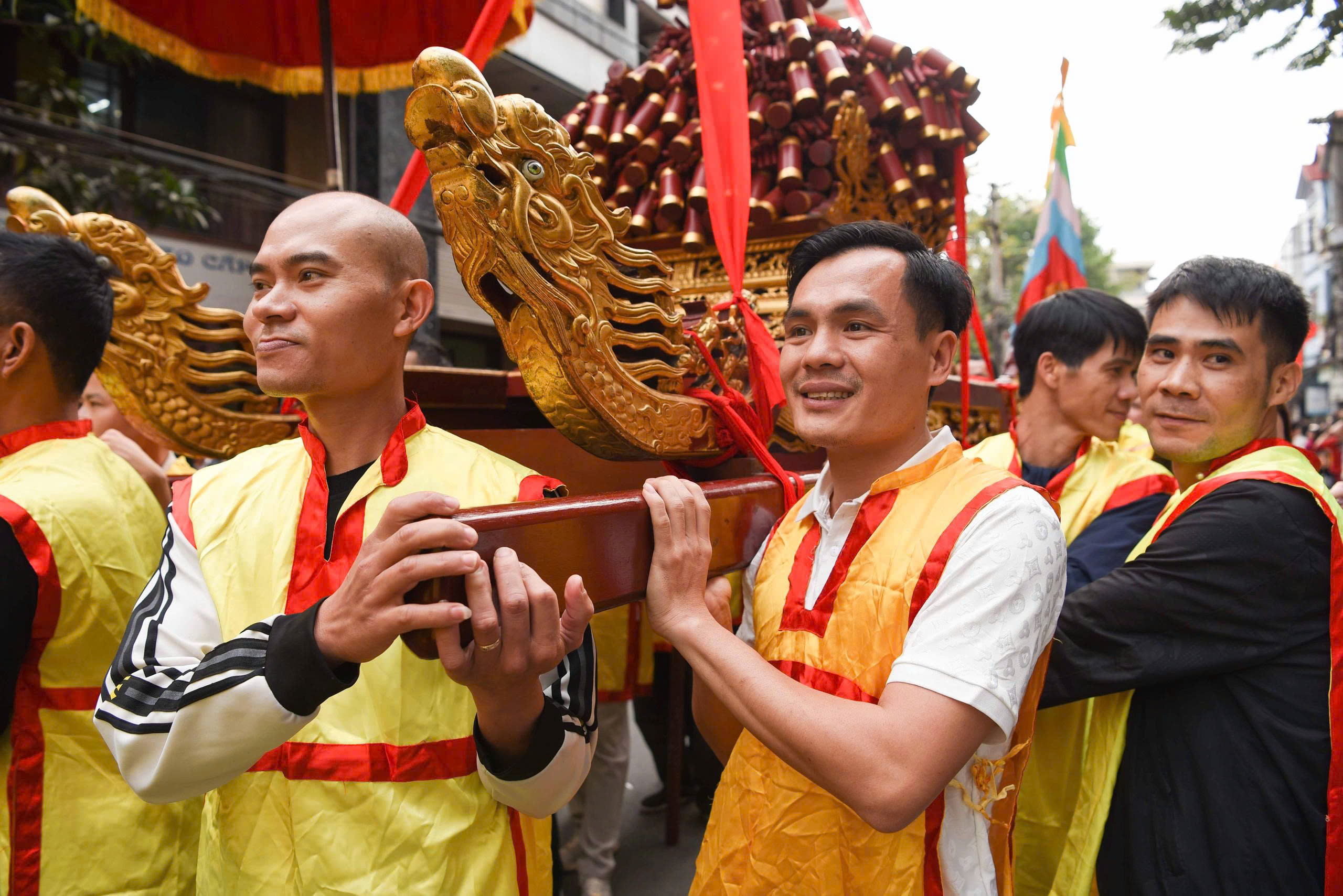Hàng nghìn người rước siêu pháo nặng gần 1 tấn ở Bắc Ninh- Ảnh 16. Hàng nghìn người rước siêu pháo nặng gần 1 tấn ở Bắc Ninh- Ảnh 16.