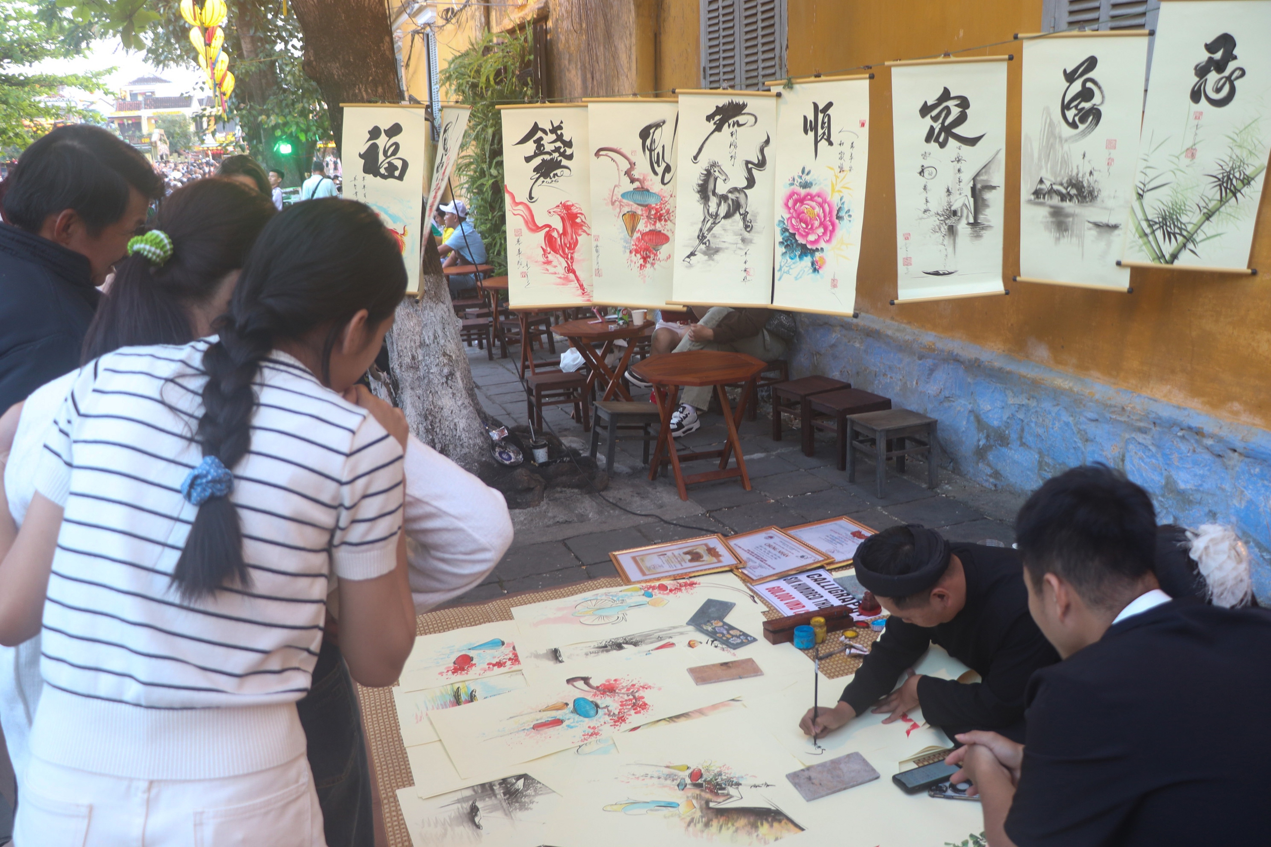 Hàng chục nghìn du khách tham quan phố cổ Hội An đầu Xuân- Ảnh 6. Hàng chục nghìn du khách tham quan phố cổ Hội An đầu Xuân- Ảnh 6.