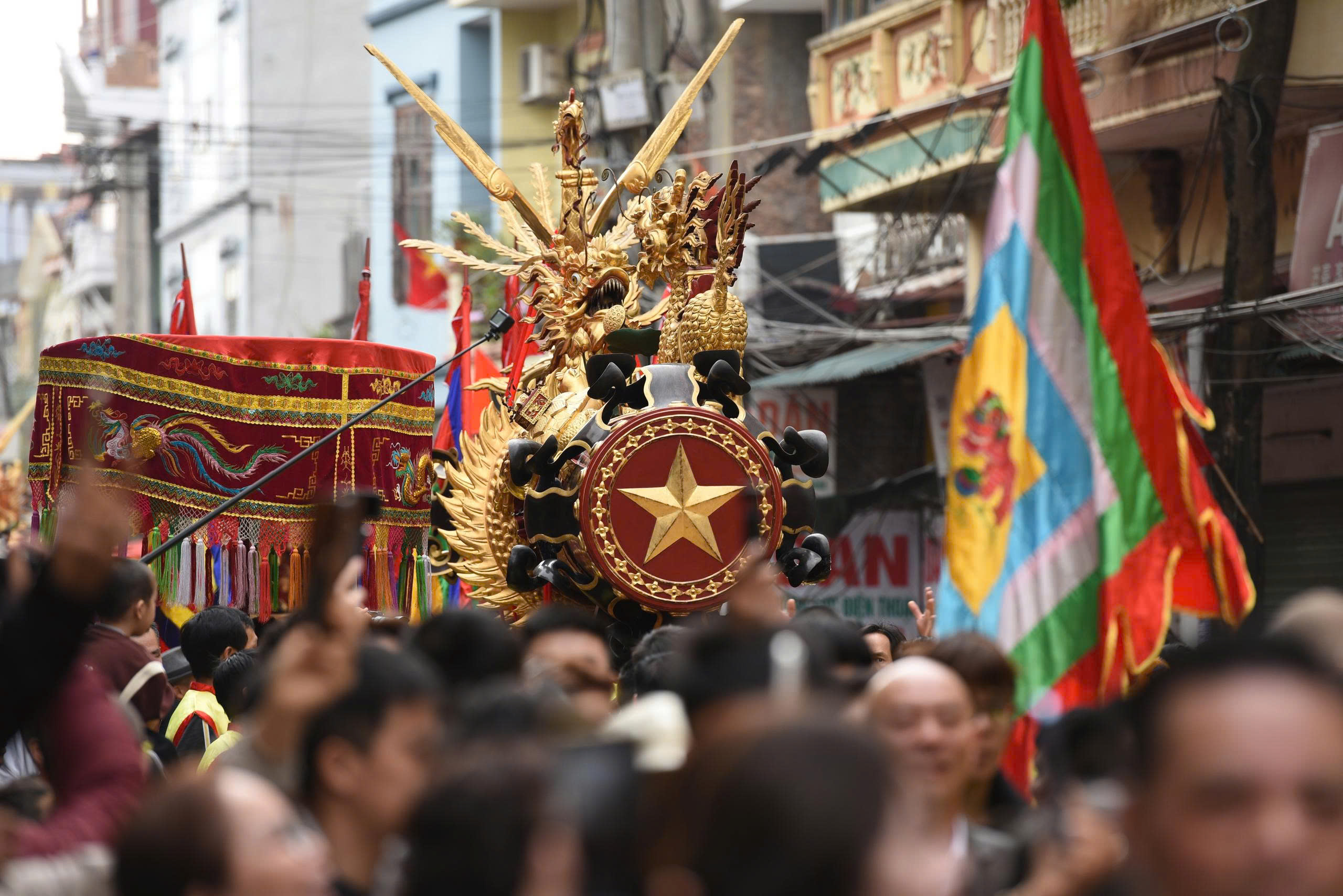 Hàng nghìn người rước siêu pháo nặng gần 1 tấn ở Bắc Ninh- Ảnh 6. Hàng nghìn người rước siêu pháo nặng gần 1 tấn ở Bắc Ninh- Ảnh 6.