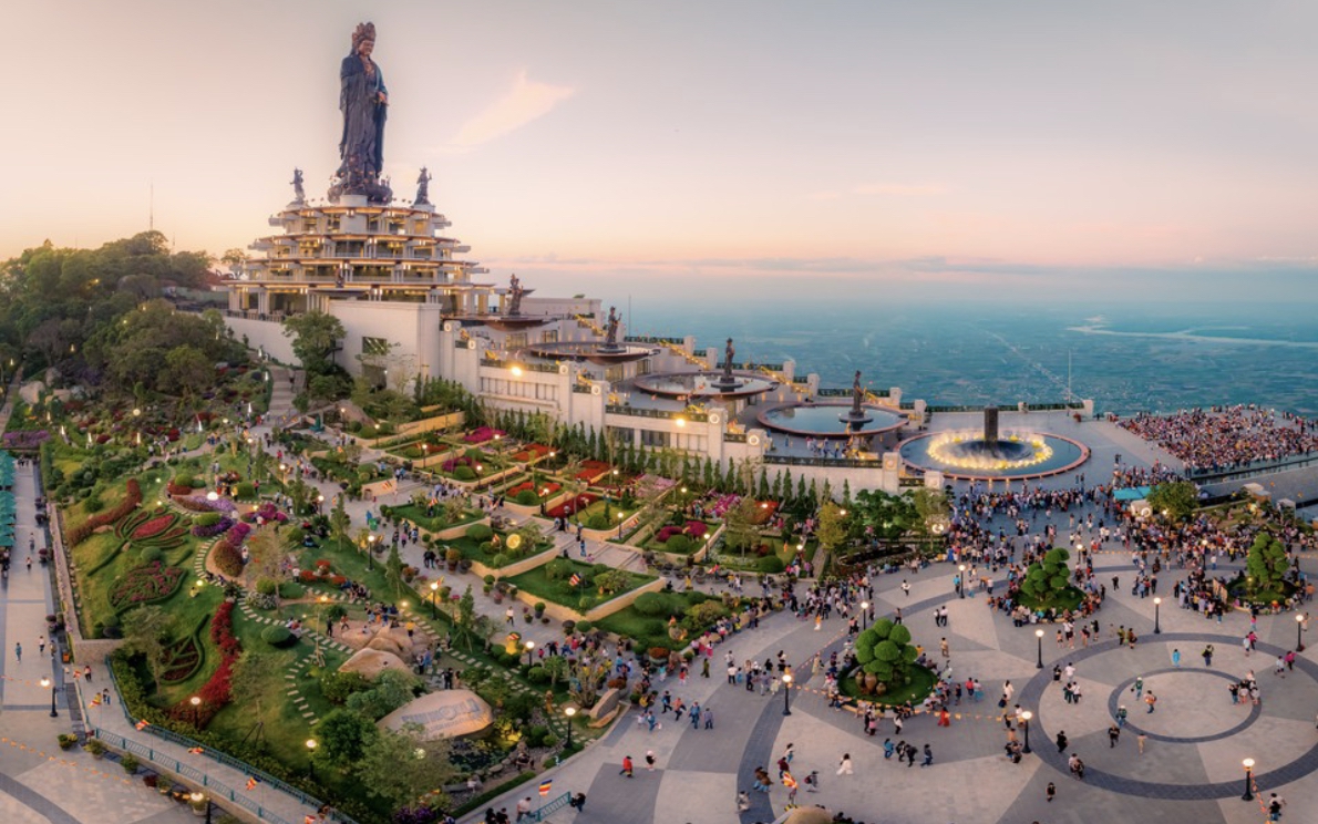 Du lịch T&acirc;y Ninh đ&oacute;n gần 400.000 lượt kh&aacute;ch, thu tr&ecirc;n 365 tỷ đồng