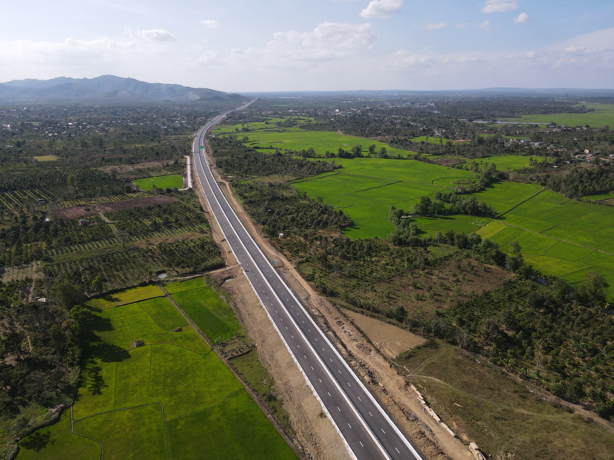 Cao tốc Khánh Hòa - Buôn Ma Thuột kết nối rừng - biển sắp đưa vào khai thác- Ảnh 12. Cao tốc Khánh Hòa - Buôn Ma Thuột kết nối rừng - biển sắp đưa vào khai thác- Ảnh 12.