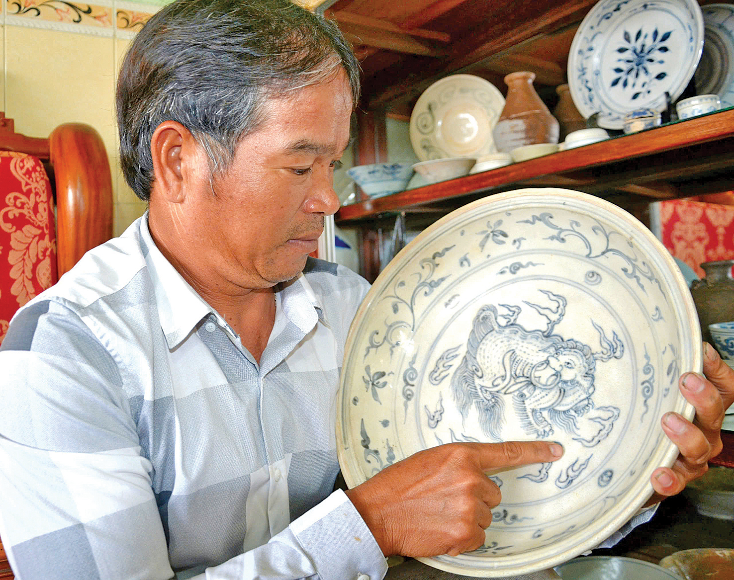 Cổ vật x&oacute;m G&agrave;nh kể chuyện trăm năm- Ảnh 1.