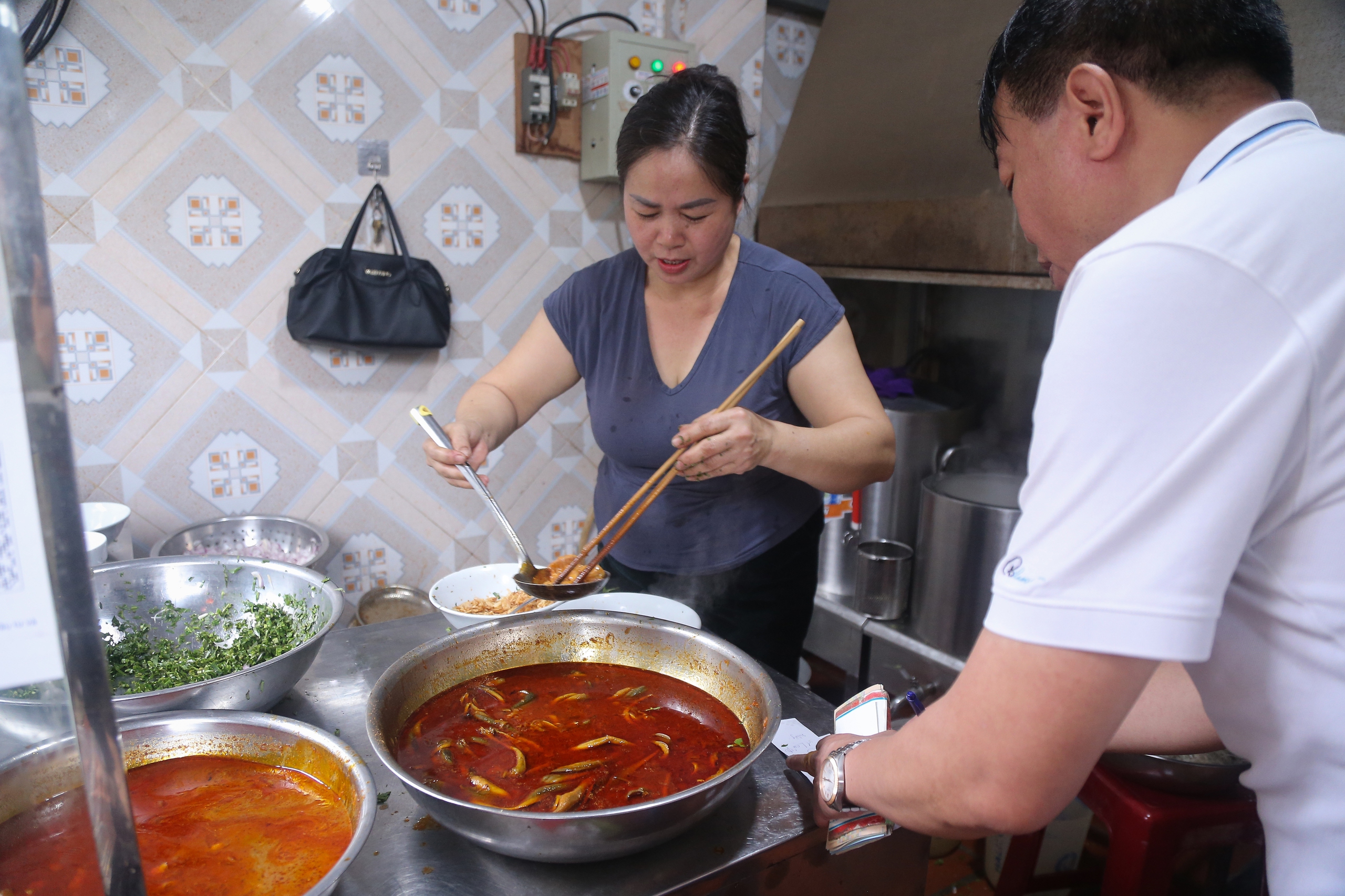 Ng&agrave;y Tết, đi ăn đặc sản lươn xứ Nghệ- Ảnh 1.