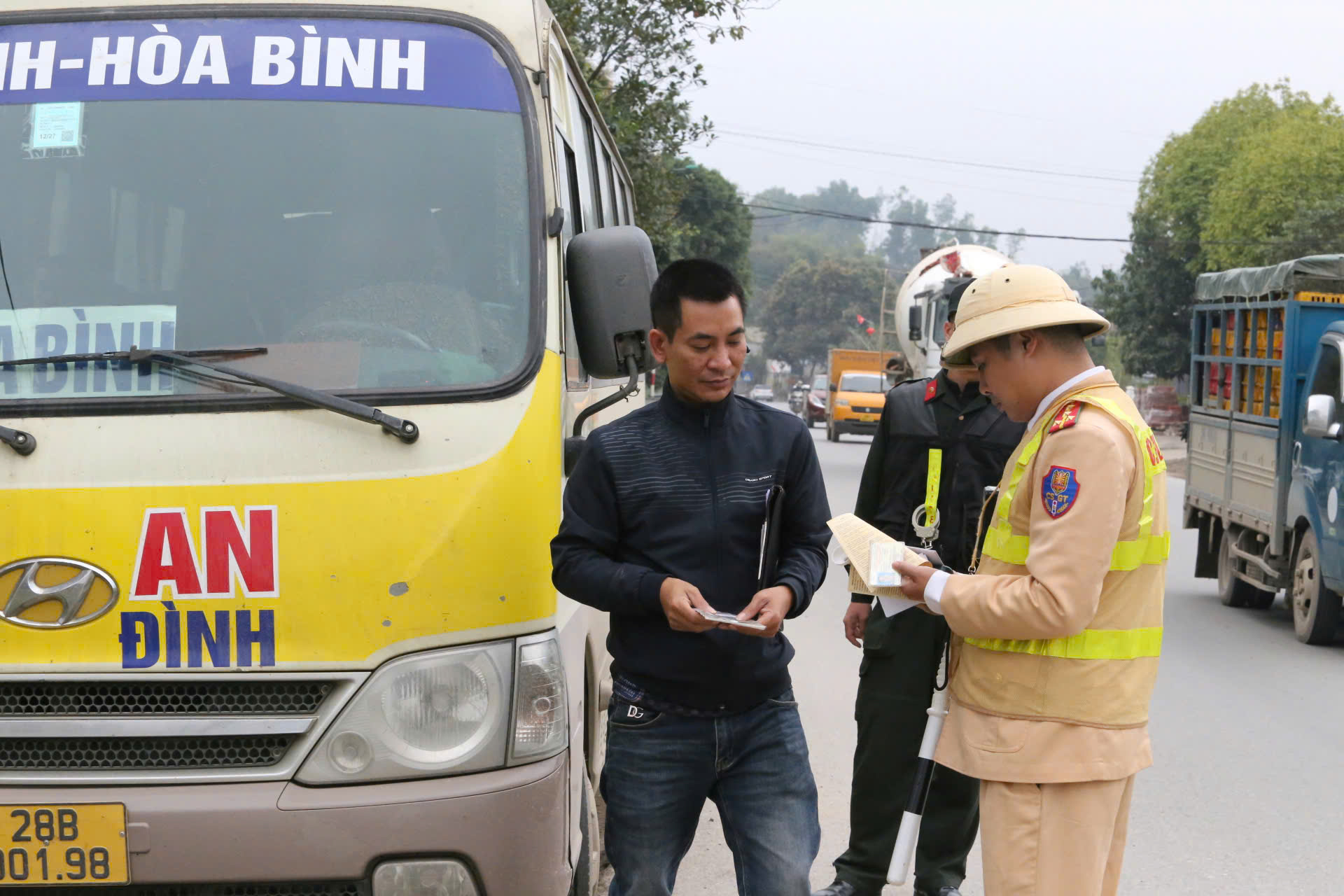 Phú Thọ: 29 tài xế bị tước giấy phép lái xe dịp nghỉ tết Nguyên đán- Ảnh 4. Phú Thọ: 29 tài xế bị tước giấy phép lái xe dịp nghỉ tết Nguyên đán- Ảnh 4.