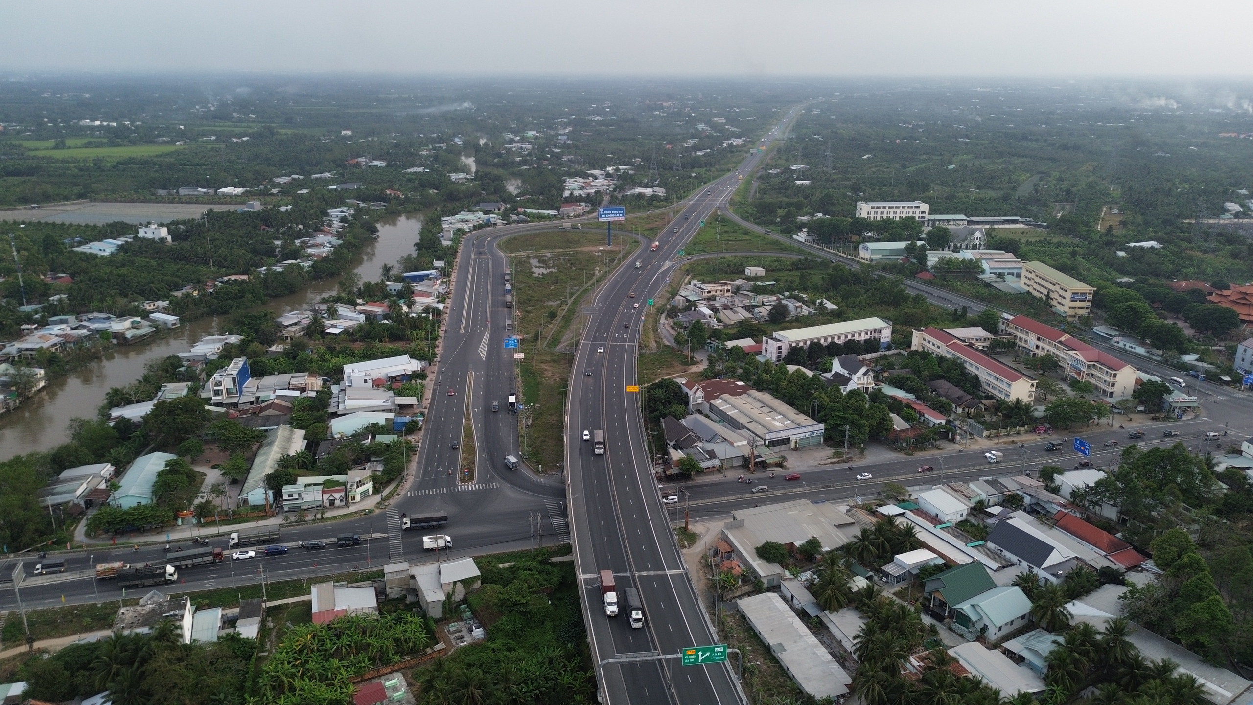 Cửa ngõ miền Tây "khoác áo mới" nhờ những cây cầu nghìn tỷ bắc qua sông Tiền- Ảnh 5. Cửa ngõ miền Tây "khoác áo mới" nhờ những cây cầu nghìn tỷ bắc qua sông Tiền- Ảnh 5.