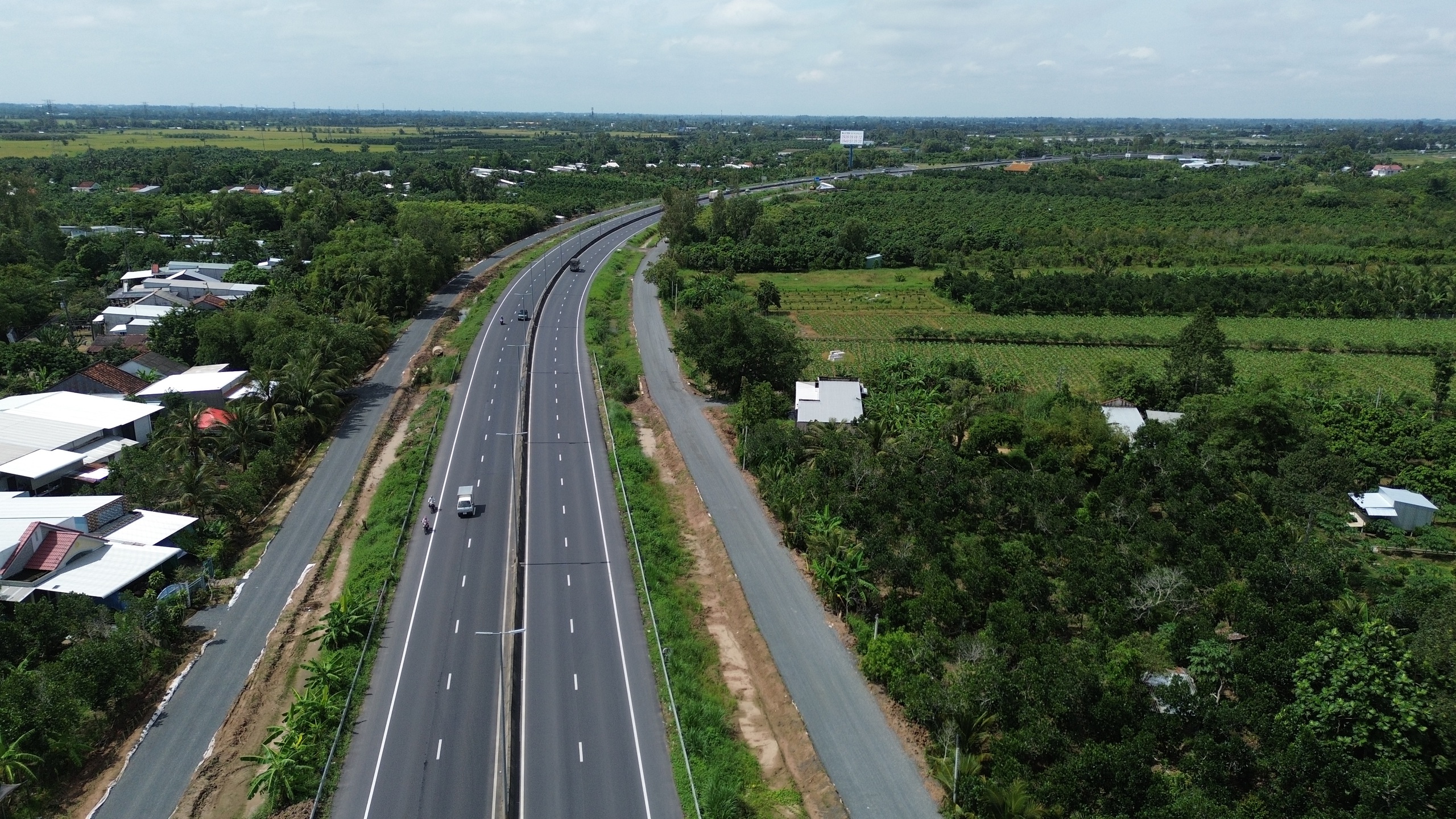 Cửa ngõ miền Tây "khoác áo mới" nhờ những cây cầu nghìn tỷ bắc qua sông Tiền- Ảnh 9. Cửa ngõ miền Tây "khoác áo mới" nhờ những cây cầu nghìn tỷ bắc qua sông Tiền- Ảnh 9.