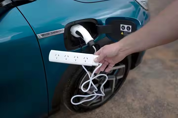 Cách sử dụng nguồn điện từ xe ô tô cho các hoạt động dã ngoại- Ảnh 2. Cách sử dụng nguồn điện từ xe ô tô cho các hoạt động dã ngoại- Ảnh 2.