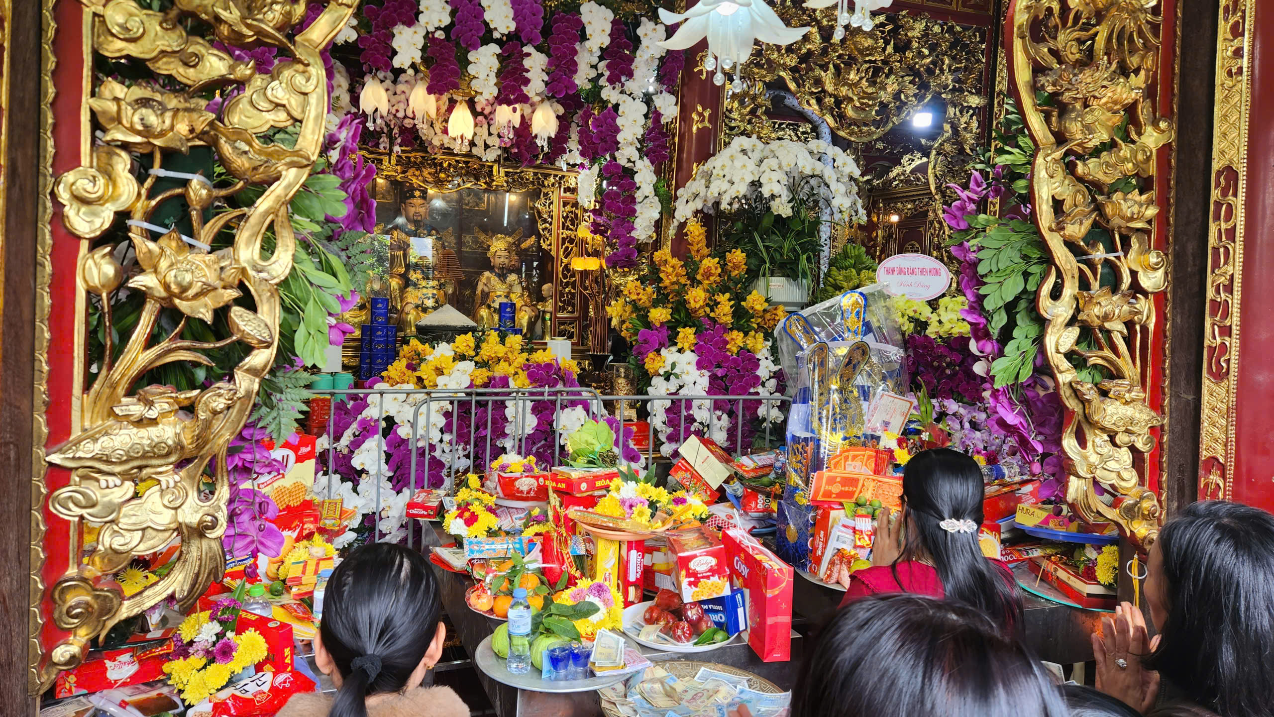 Du kh&aacute;ch đổ về đền Tranh tăng đột biến ngay những ng&agrave;y đầu năm mới- Ảnh 6.