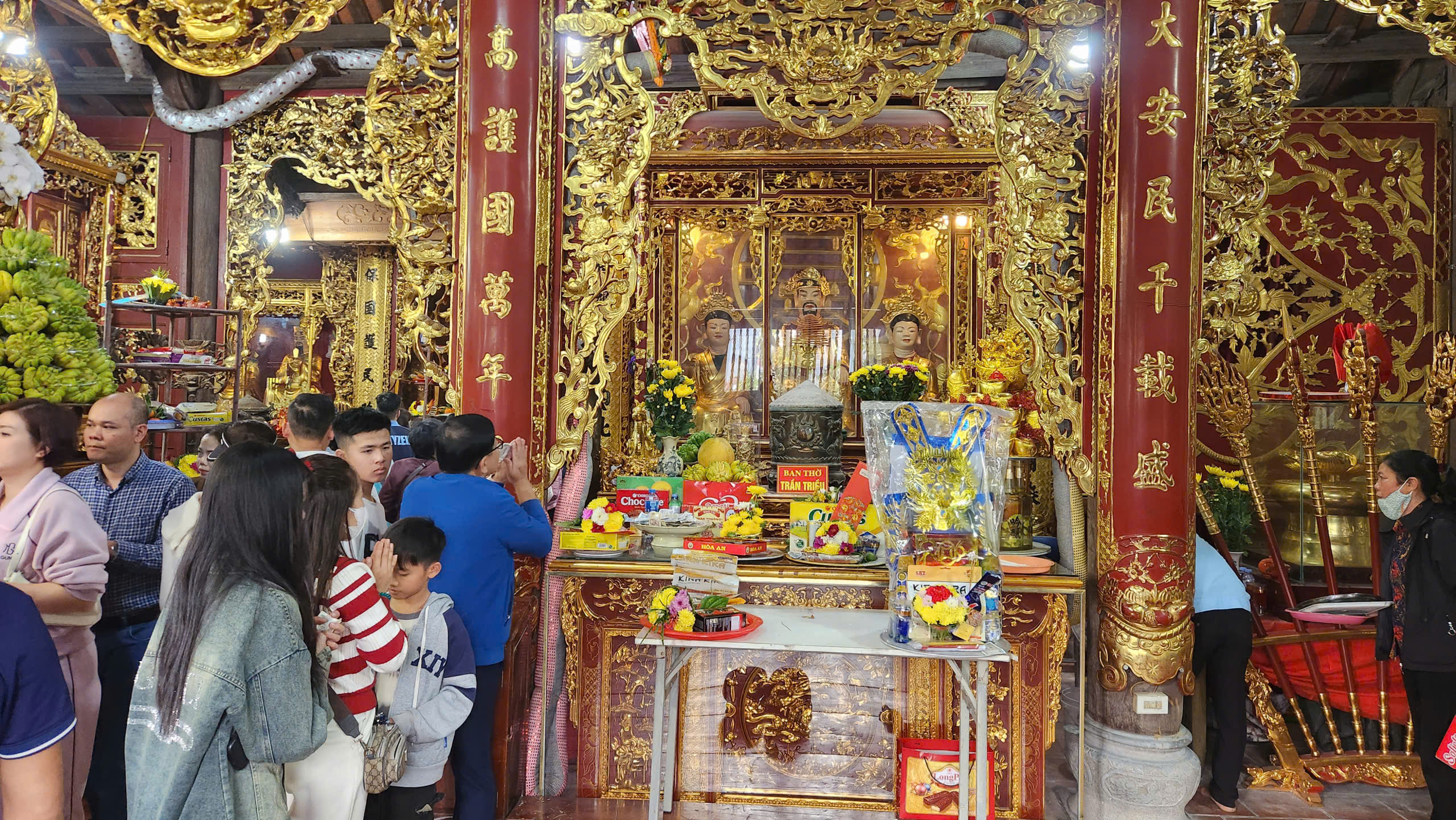 Du kh&aacute;ch đổ về đền Tranh tăng đột biến ngay những ng&agrave;y đầu năm mới- Ảnh 7.