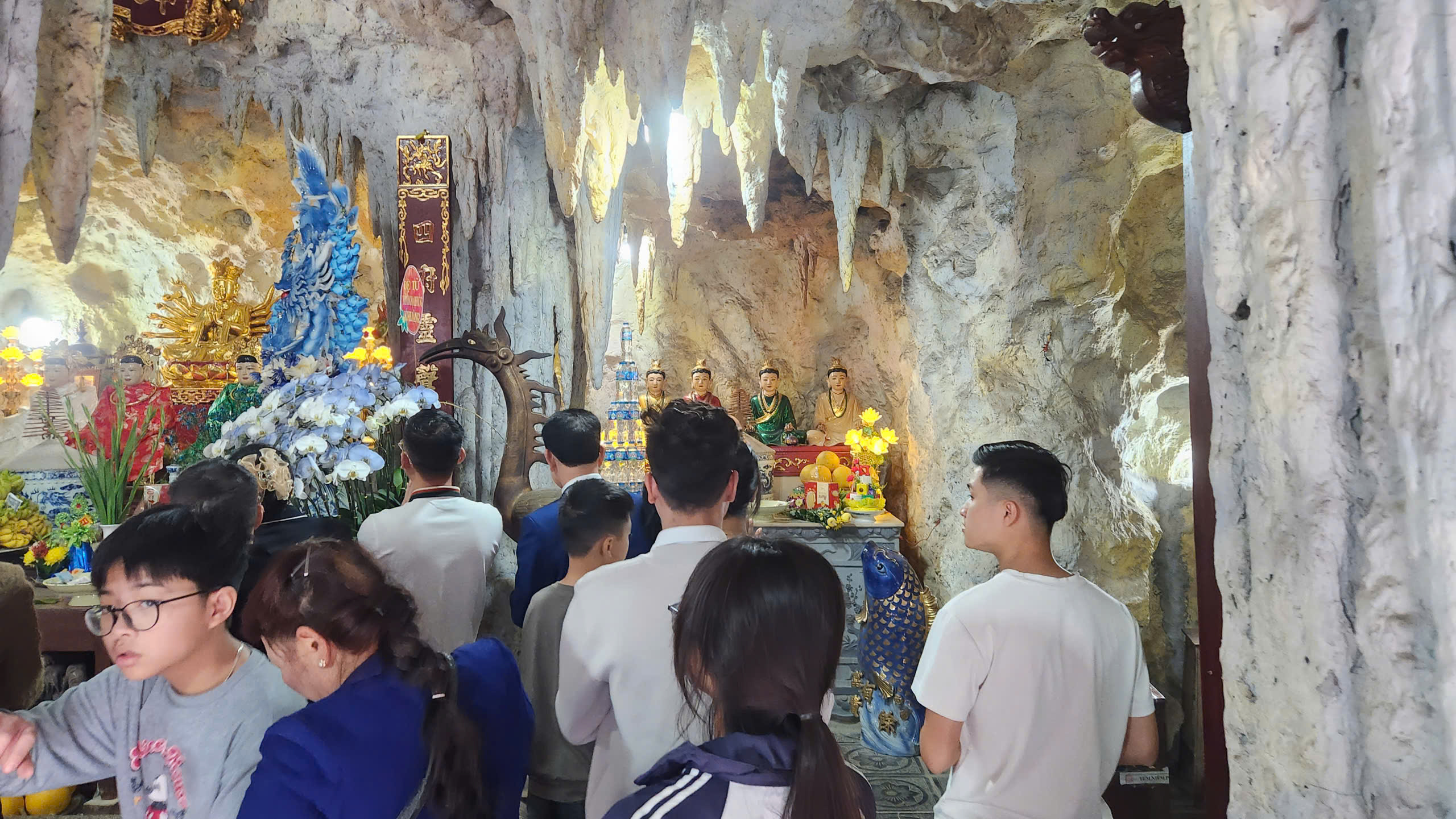 Du kh&aacute;ch đổ về đền Tranh tăng đột biến ngay những ng&agrave;y đầu năm mới- Ảnh 9.