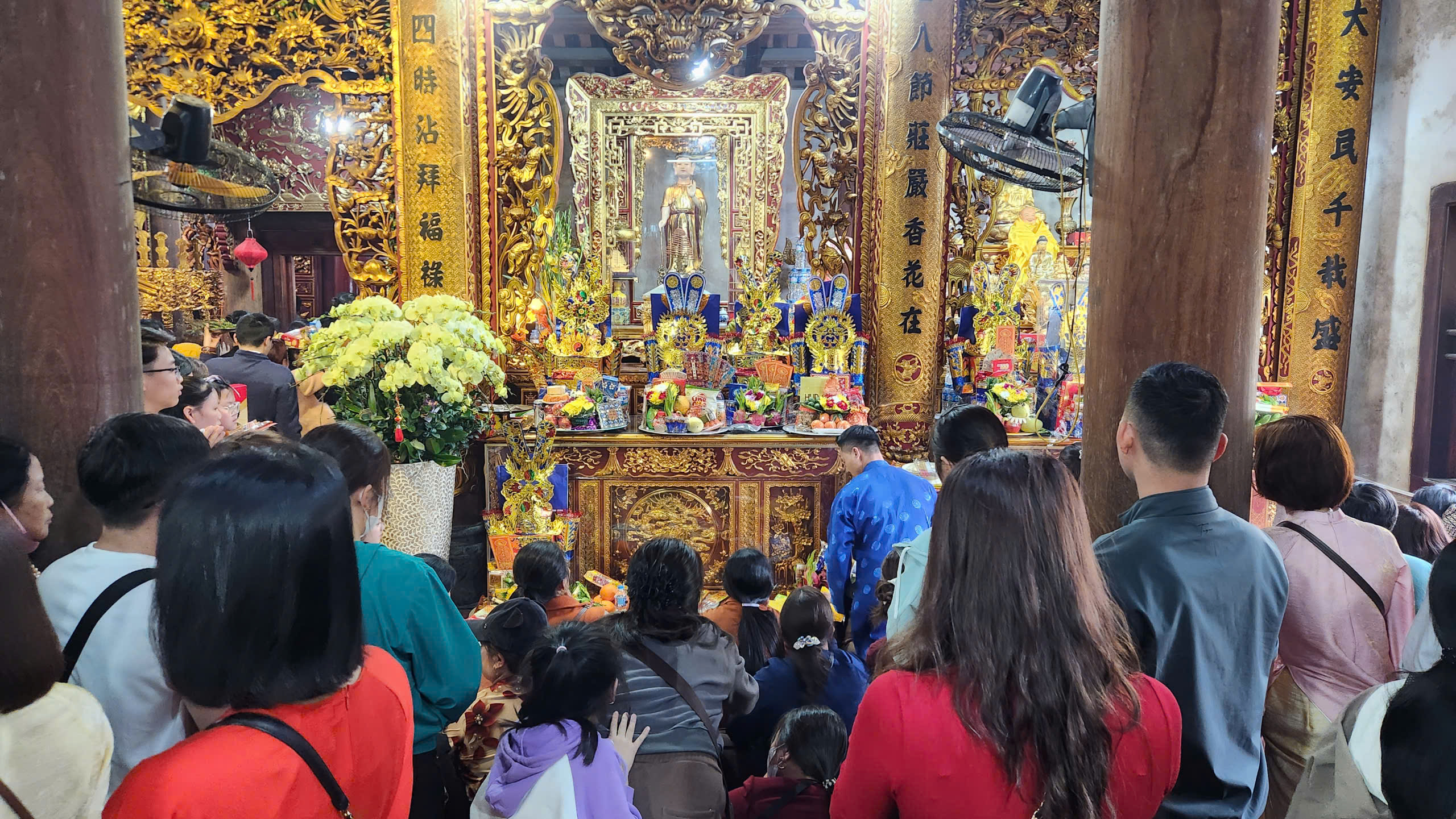 Du kh&aacute;ch đổ về đền Tranh tăng đột biến ngay những ng&agrave;y đầu năm mới- Ảnh 15.