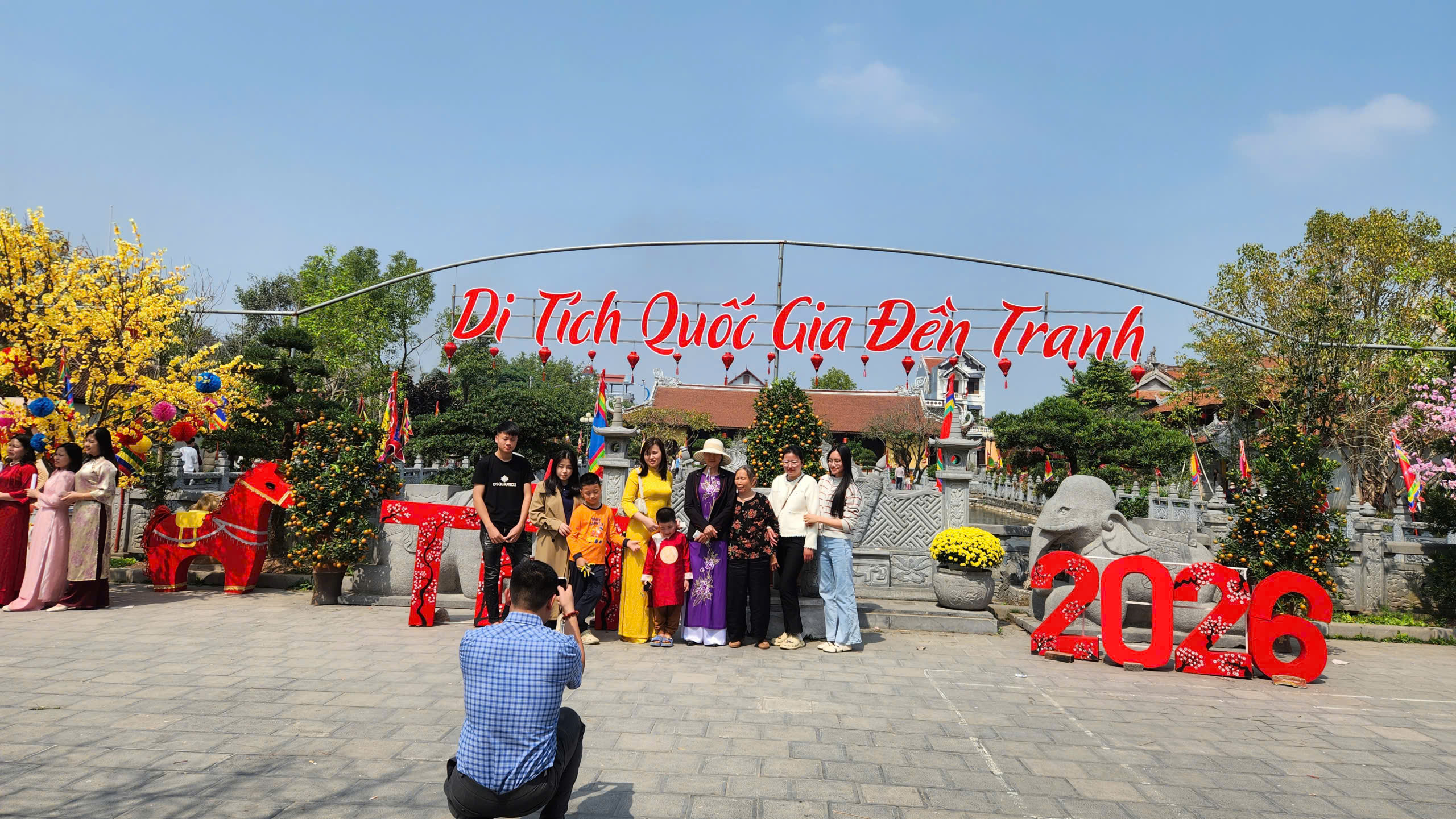 Du kh&aacute;ch đổ về đền Tranh tăng đột biến ngay những ng&agrave;y đầu năm mới- Ảnh 24.