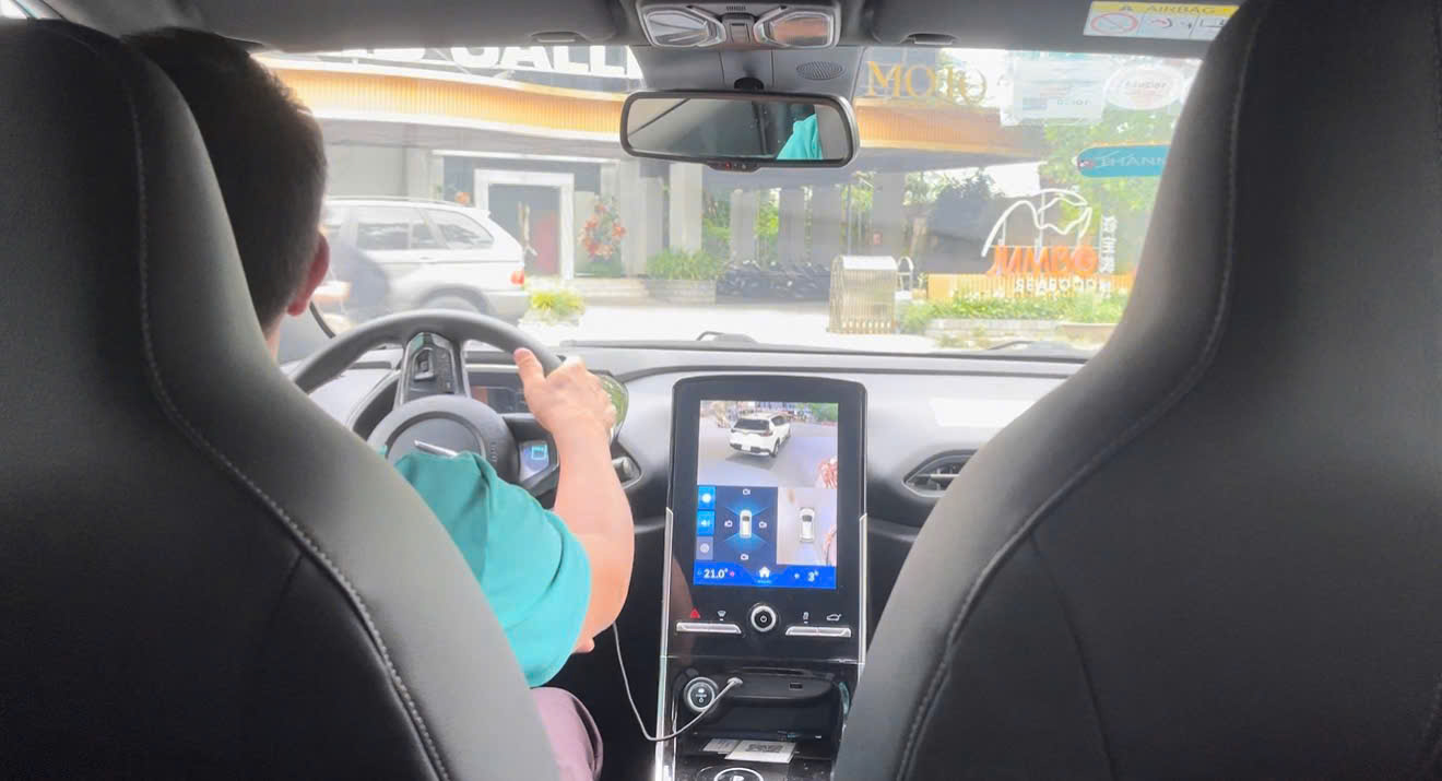 Tết của những tài xế dịch vụ bám trụ thành phố- Ảnh 1.