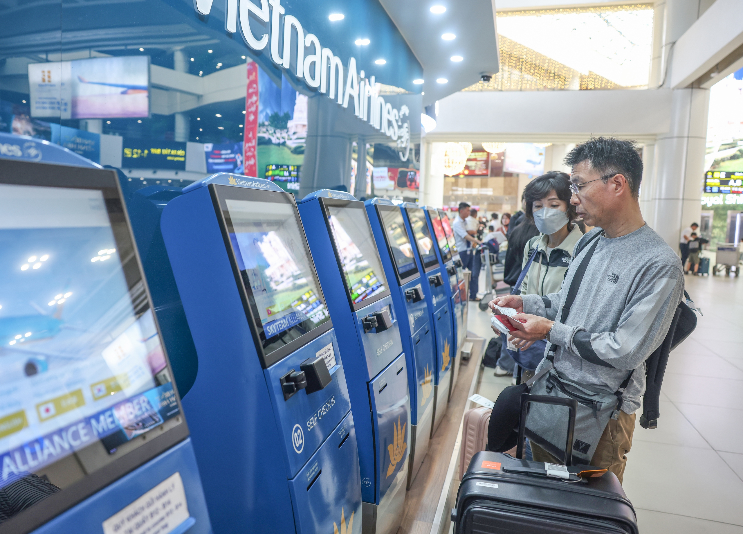 Gần 114.000 lượt kh&aacute;ch qua s&acirc;n bay Nội B&agrave;i trong ng&agrave;y m&ugrave;ng 5 Tết- Ảnh 8.