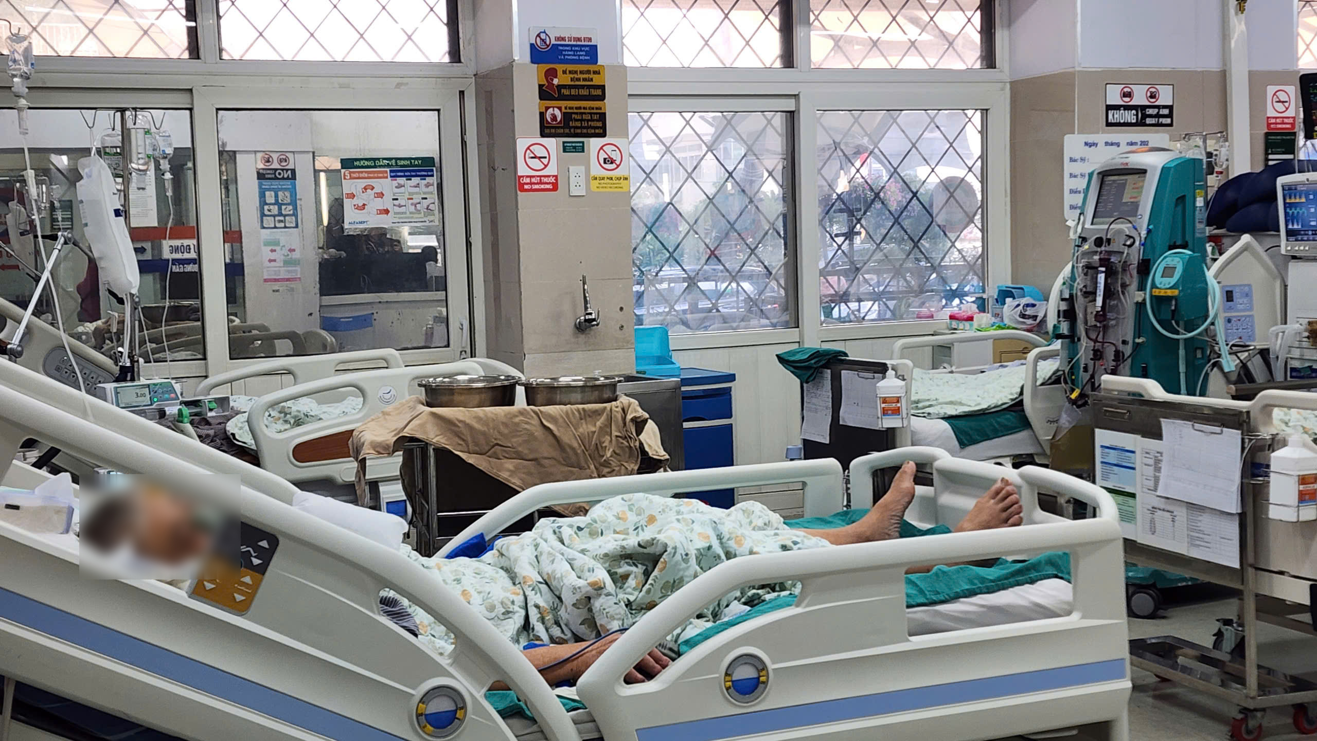 Cấp cứu tại Bệnh viện Bạch Mai tăng đột biến trong Tết- Ảnh 6.