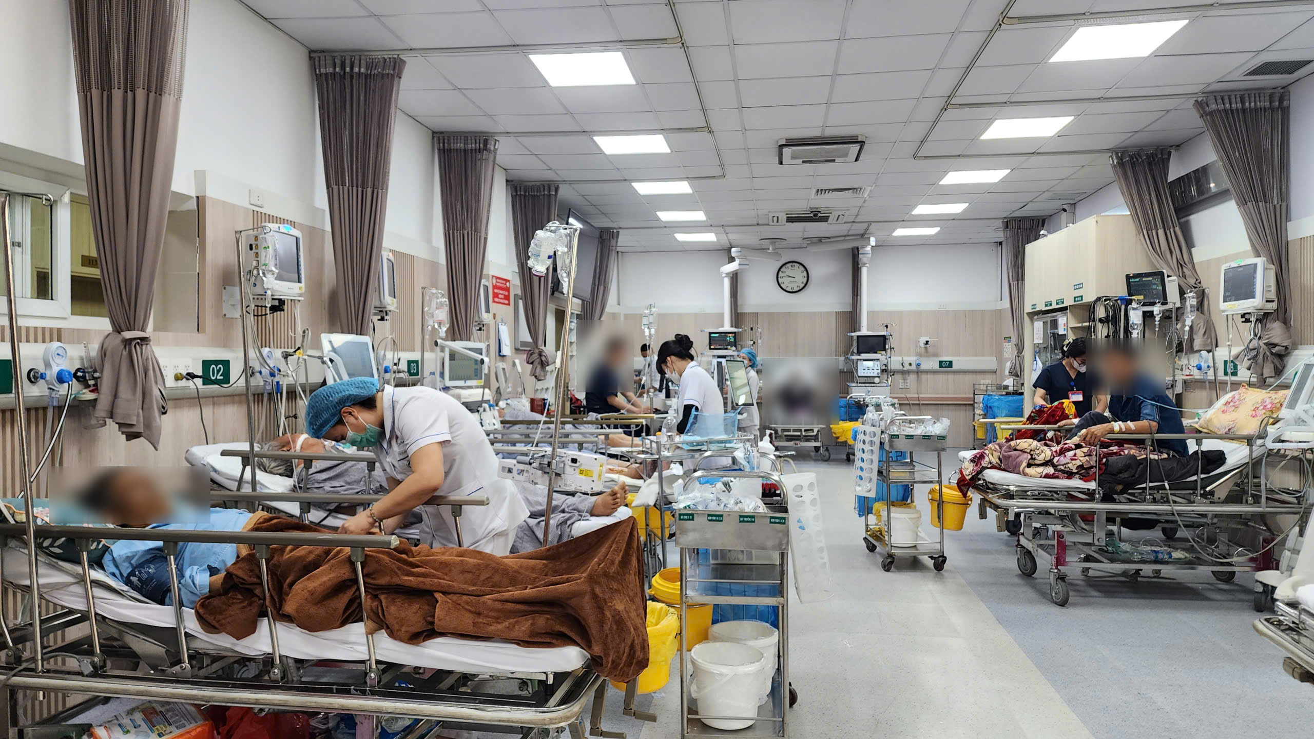 Cấp cứu tại Bệnh viện Bạch Mai tăng đột biến trong Tết- Ảnh 1.