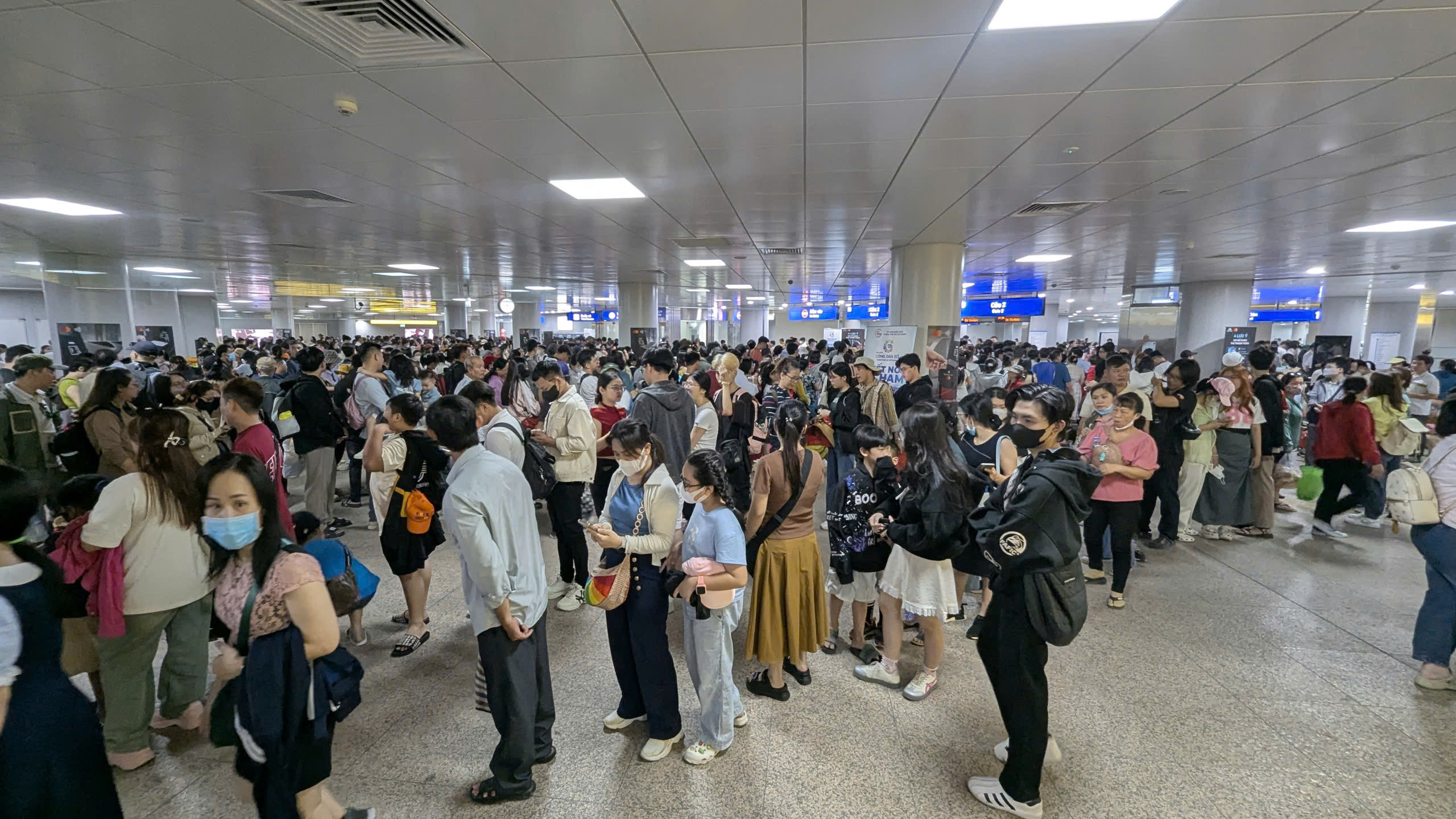 Metro số 1 phục vụ hơn 571.000 lượt khách dịp Tết Bính Ngọ 2026- Ảnh 2. Metro số 1 phục vụ hơn 571.000 lượt khách dịp Tết Bính Ngọ 2026- Ảnh 2.