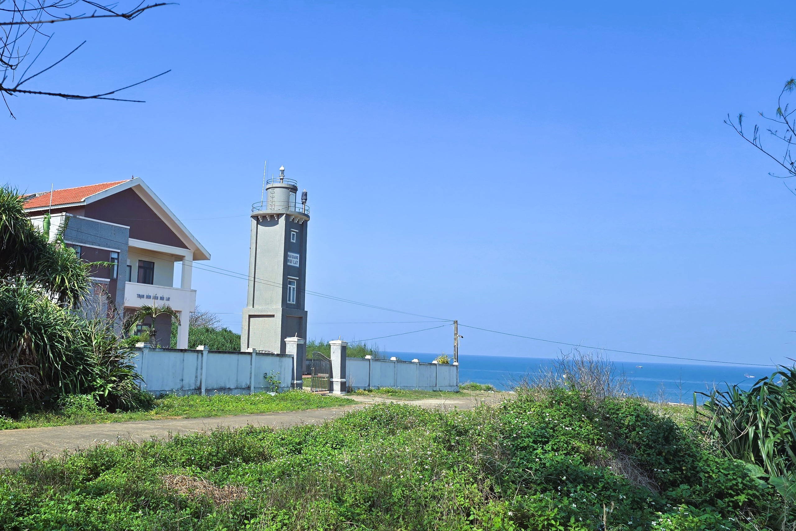 Ngắm những ngọn hải đăng h&igrave;nh hộp, h&igrave;nh &ldquo;ống kh&oacute;i&rdquo; độc đ&aacute;o ở Quảng Trị- Ảnh 10.