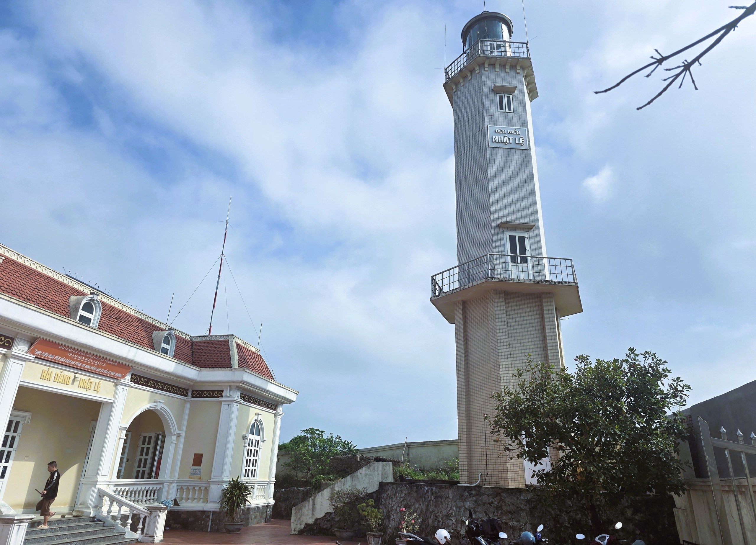 Ngắm những ngọn hải đăng h&igrave;nh hộp, h&igrave;nh &ldquo;ống kh&oacute;i&rdquo; độc đ&aacute;o ở Quảng Trị- Ảnh 14.