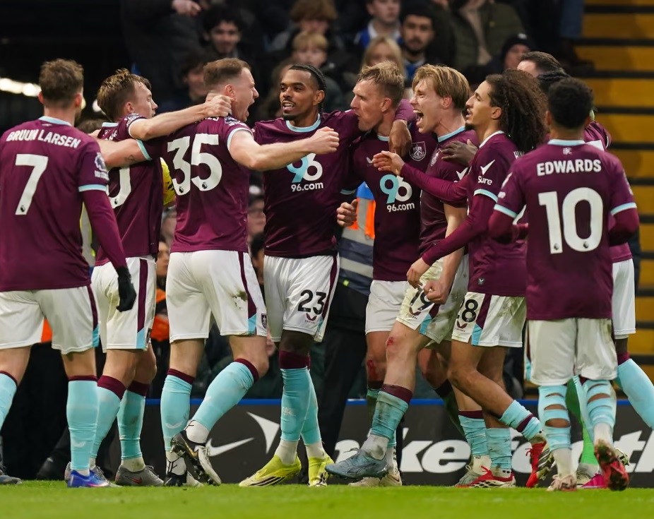 Bị Burnley cầm hòa, Chelsea lỡ cơ hội bứt phá Top 4 Ngoại hạng Anh- Ảnh 2. Bị Burnley cầm hòa, Chelsea lỡ cơ hội bứt phá Top 4 Ngoại hạng Anh- Ảnh 2.