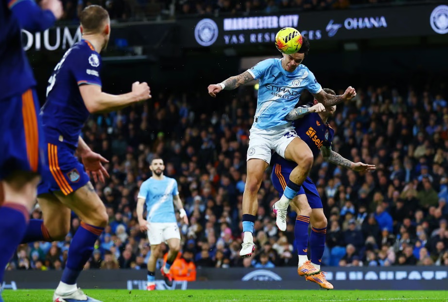 Đánh bại Newcastle, Man City rút ngắn cách biệt với Arsenal- Ảnh 3. Đánh bại Newcastle, Man City rút ngắn cách biệt với Arsenal- Ảnh 3.