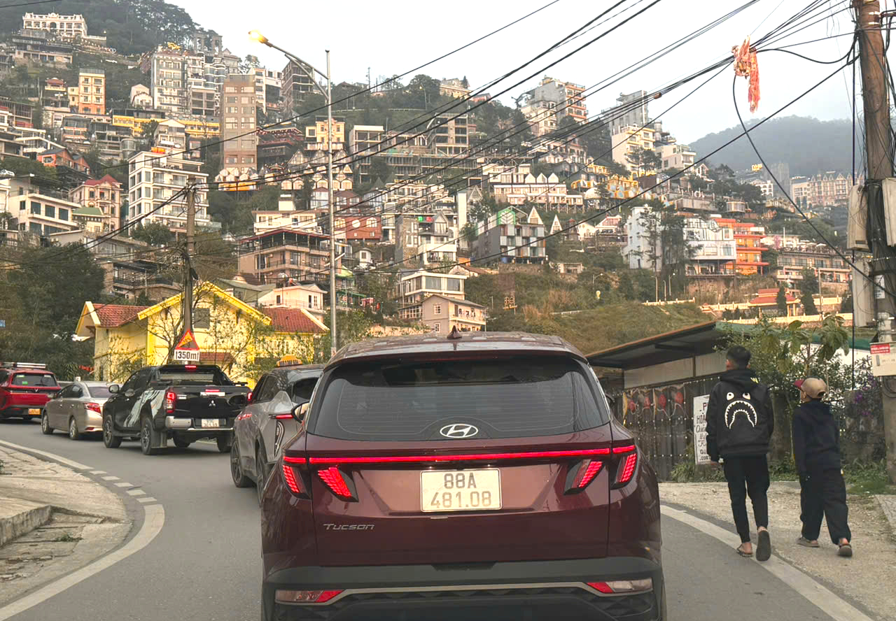 Tam Đảo h&uacute;t kh&aacute;ch ng&agrave;y đầu năm mới B&iacute;nh Ngọ 2026- Ảnh 1.