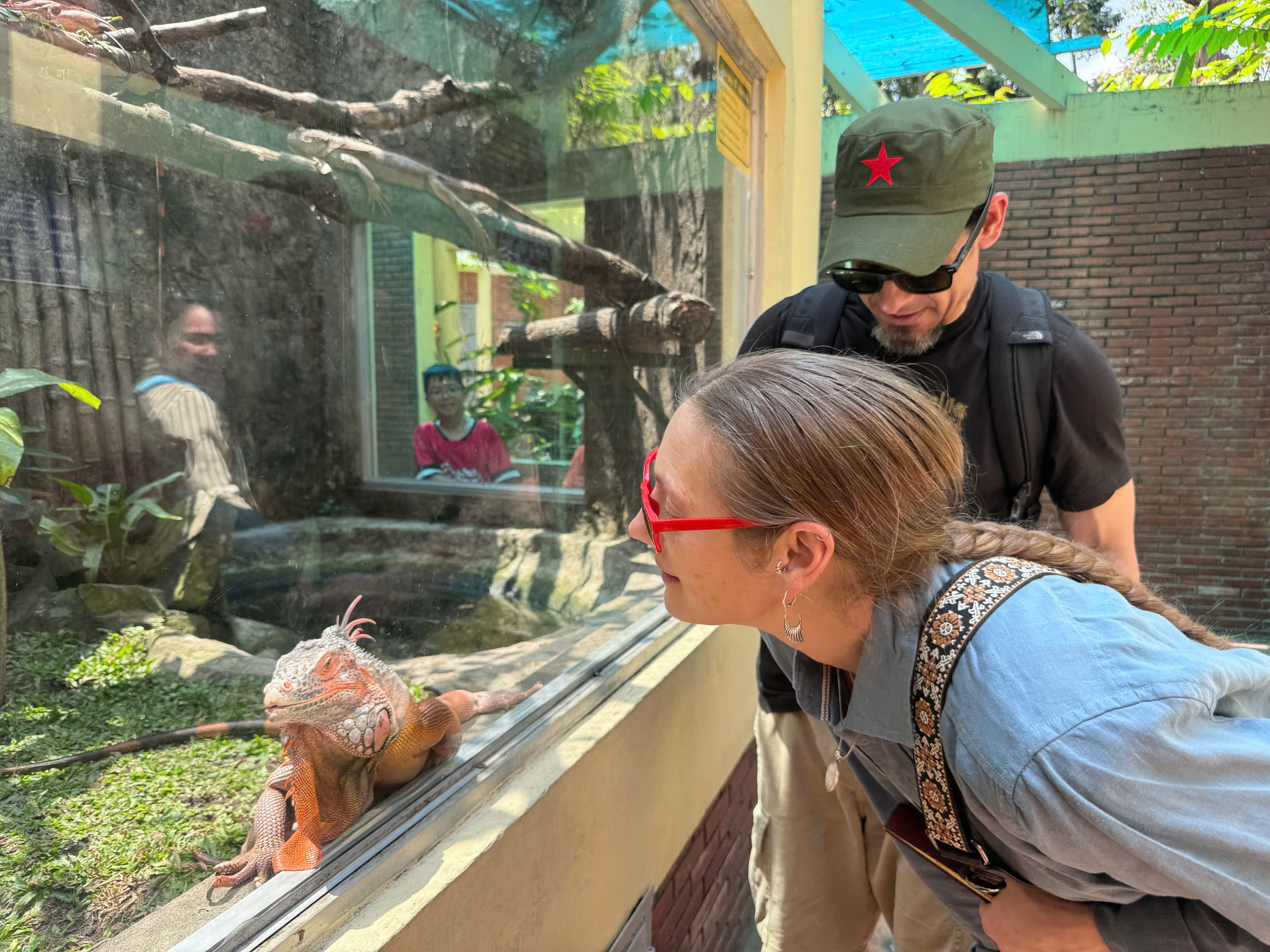 TP.HCM: Các điểm vui chơi, nhà ga metro đông nghẹt ngày mùng 5 Tết- Ảnh 6. TP.HCM: Các điểm vui chơi, nhà ga metro đông nghẹt ngày mùng 5 Tết- Ảnh 6.