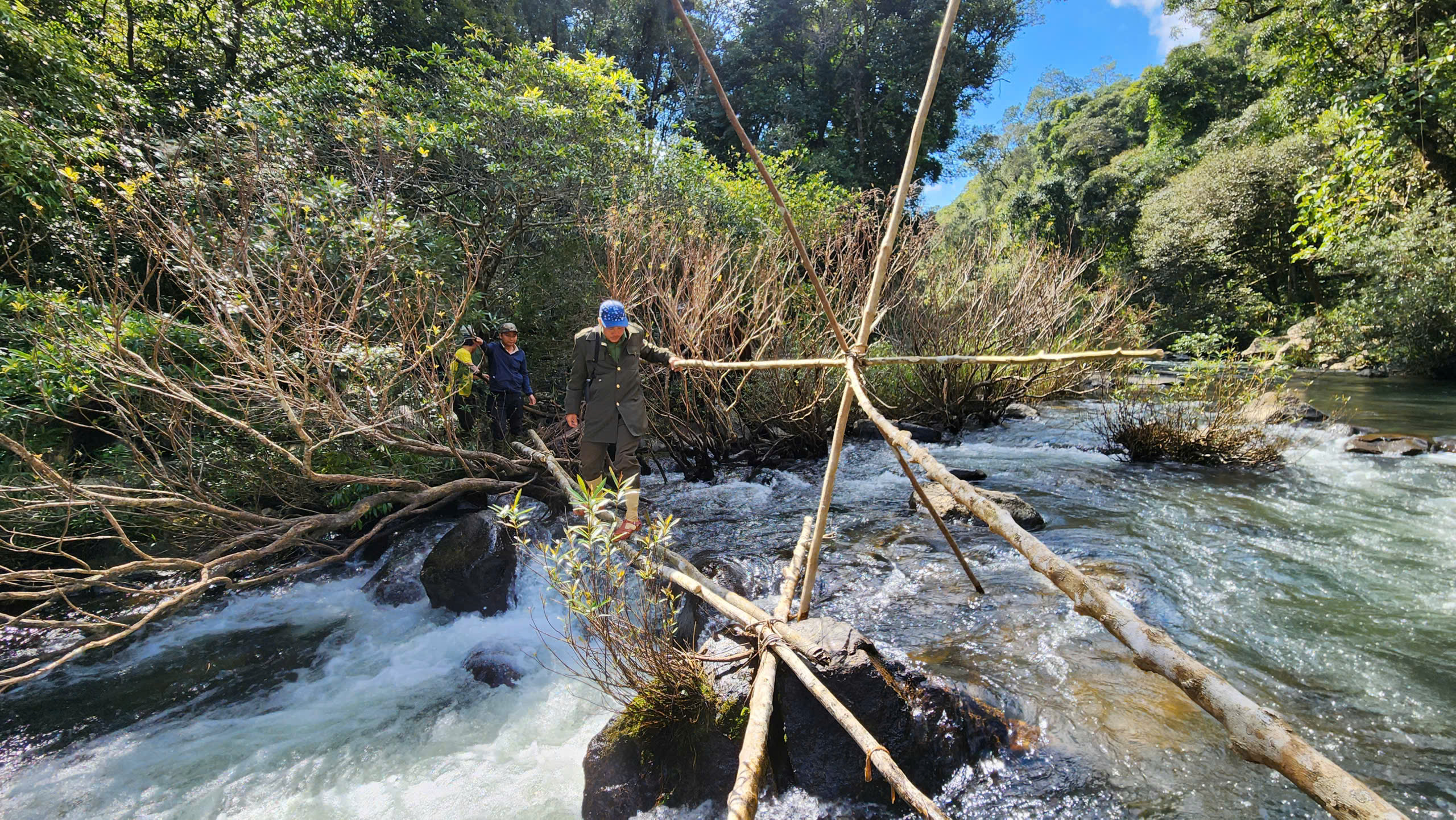 Bữa cơm Tết giản dị của người giữ rừng Tây Nguyên- Ảnh 1. Bữa cơm Tết giản dị của người giữ rừng Tây Nguyên- Ảnh 1.
