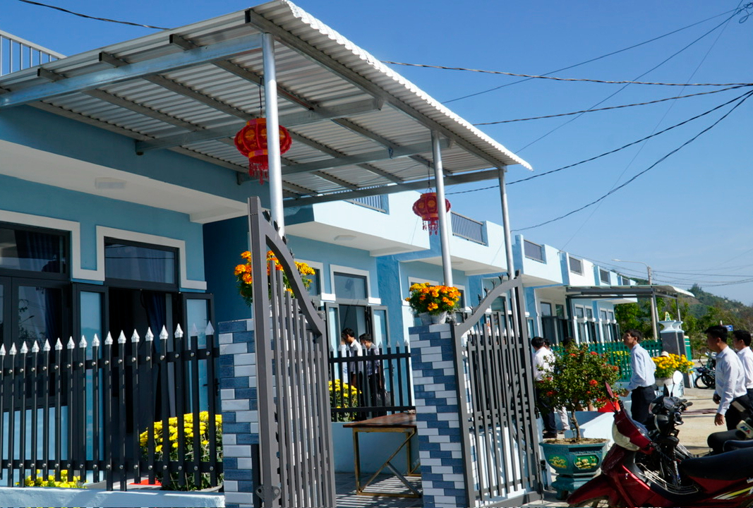 Phó Thủ tướng Hồ Quốc Dũng kiểm tra kết quả xây dựng nhà trong "Chiến dịch Quang Trung"- Ảnh 2. Phó Thủ tướng Hồ Quốc Dũng kiểm tra kết quả xây dựng nhà trong "Chiến dịch Quang Trung"- Ảnh 2.