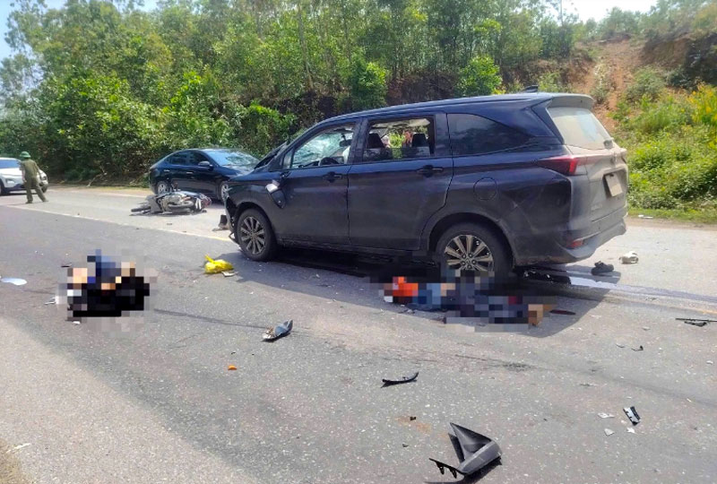 Hiện trường vụ tai nạn khiến 4 người thương vong - Ảnh: TTXVN.