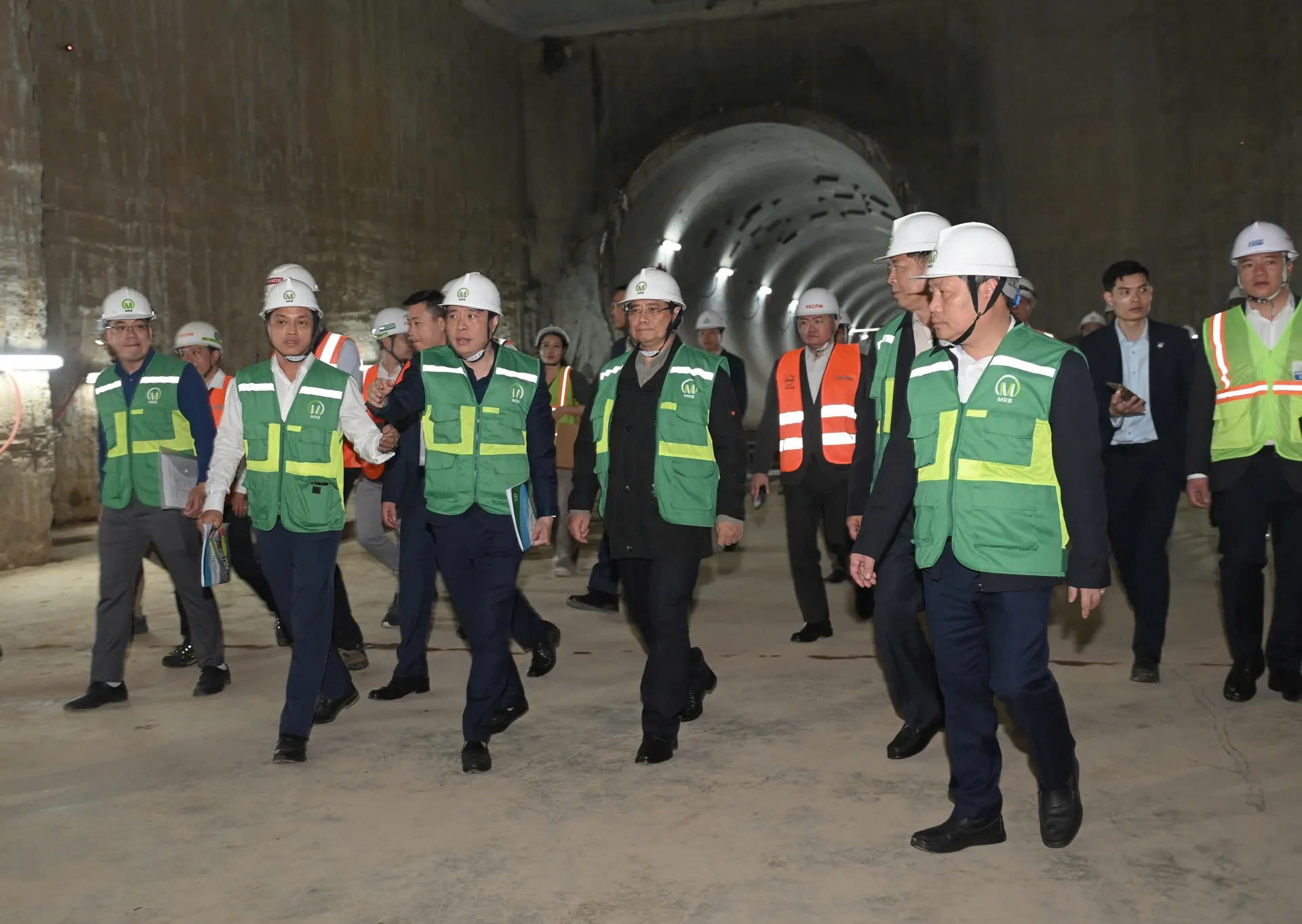 Thủ tướng kiểm tra tiến độ metro Nhổn - Ga Hà Nội, quyết tâm hoàn thành năm 2026- Ảnh 3. Thủ tướng kiểm tra tiến độ metro Nhổn - Ga Hà Nội, quyết tâm hoàn thành năm 2026- Ảnh 3.