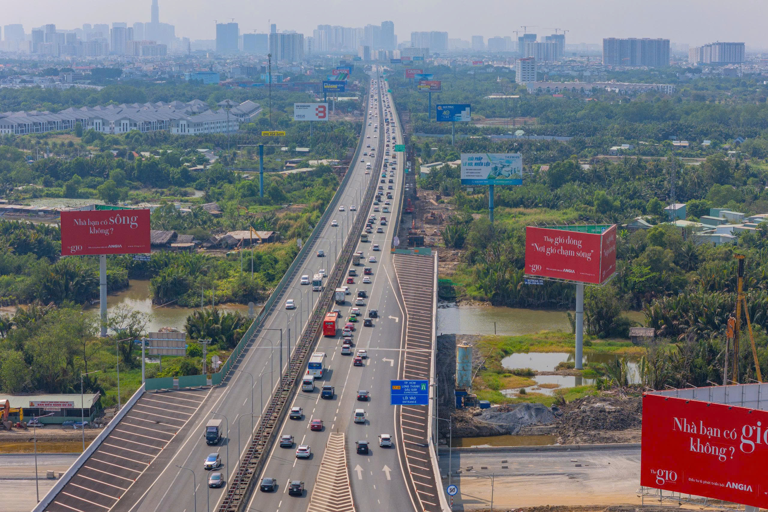 Ngày cuối nghỉ Tết, giao thông TP.HCM căng thẳng, nhiều nơi kẹt xe kéo dài- Ảnh 6. Ngày cuối nghỉ Tết, giao thông TP.HCM căng thẳng, nhiều nơi kẹt xe kéo dài- Ảnh 6.