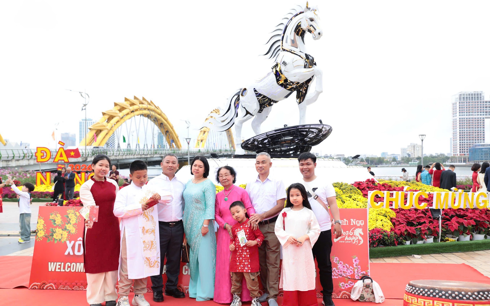 Đ&agrave; Nẵng đ&oacute;n khoảng 1,1 triệu lượt kh&aacute;ch, doanh thu gần 4.000 tỷ đồng dịp Tết B&iacute;nh Ngọ