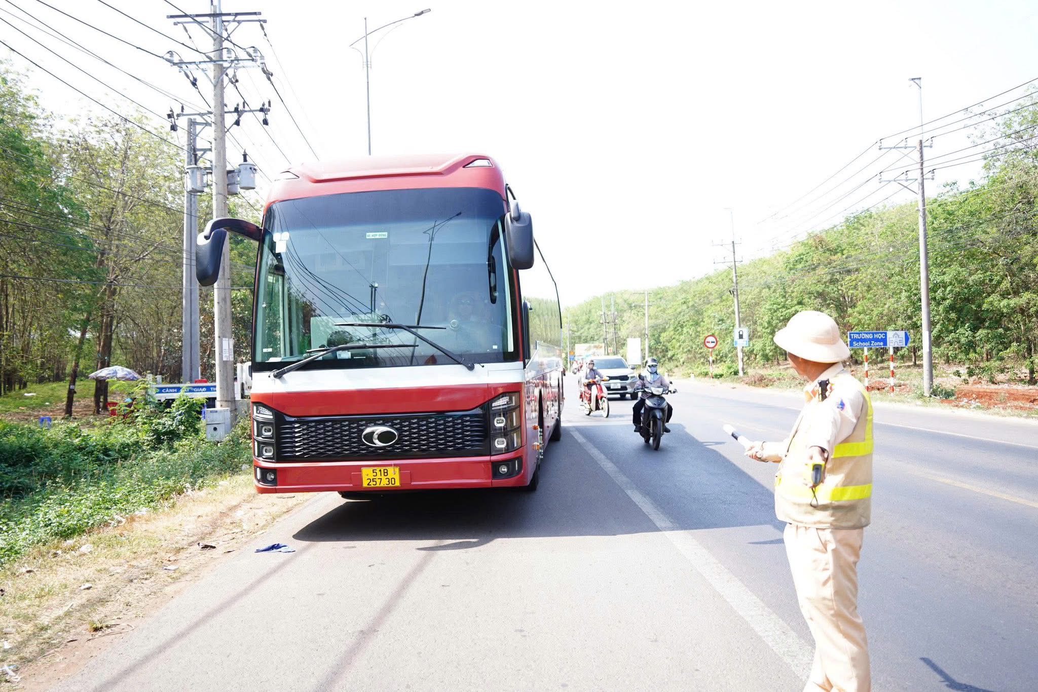 7 &ocirc; t&ocirc; va chạm li&ecirc;n ho&agrave;n tr&ecirc;n cao tốc Phan Thiết - Dầu Gi&acirc;y g&acirc;y &ugrave;n tắc k&eacute;o d&agrave;i- Ảnh 9.